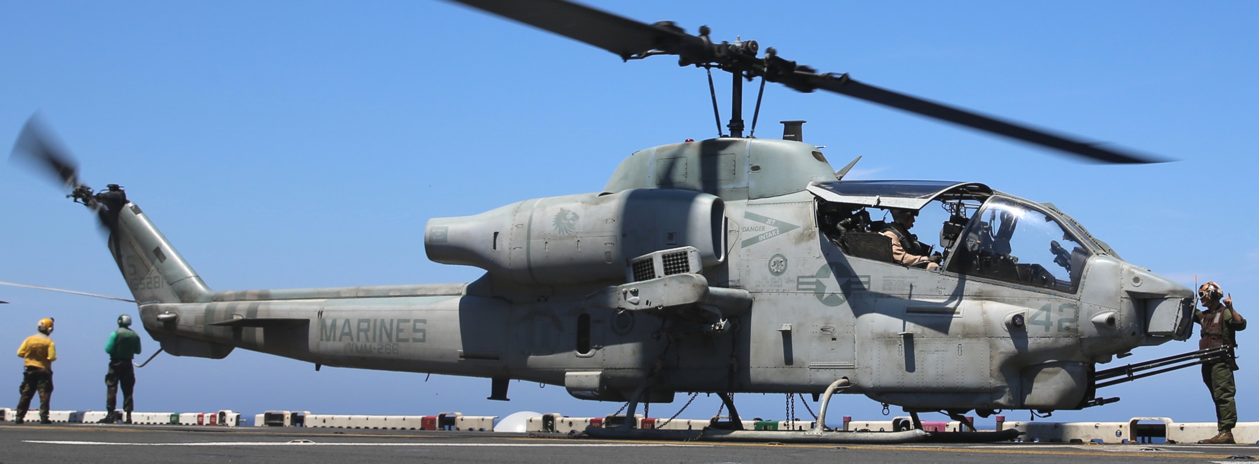 hmla-467 sabers marine light attack helicopter squadron ah-1w super cobra 40