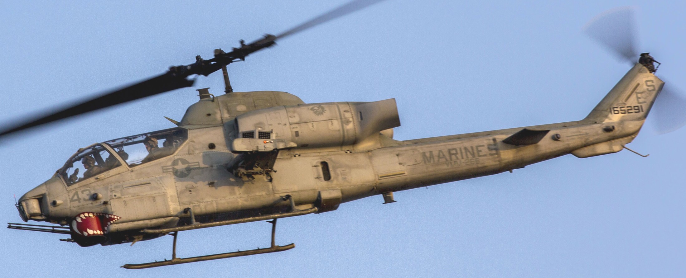 hmla-467 sabers marine light attack helicopter squadron ah-1w super cobra uss kearsarge 45