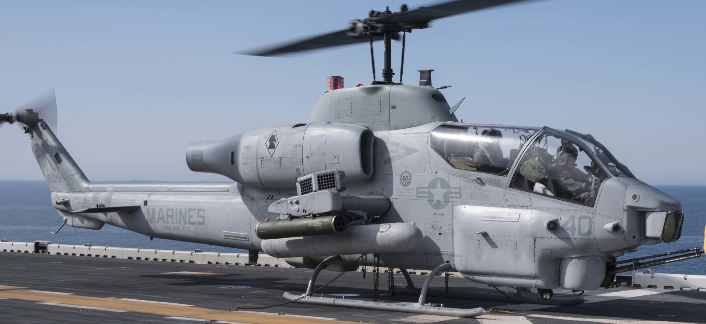 hmla-467 sabers marine light attack helicopter squadron ah-1w super cobra lhd-1 uss wasp 51