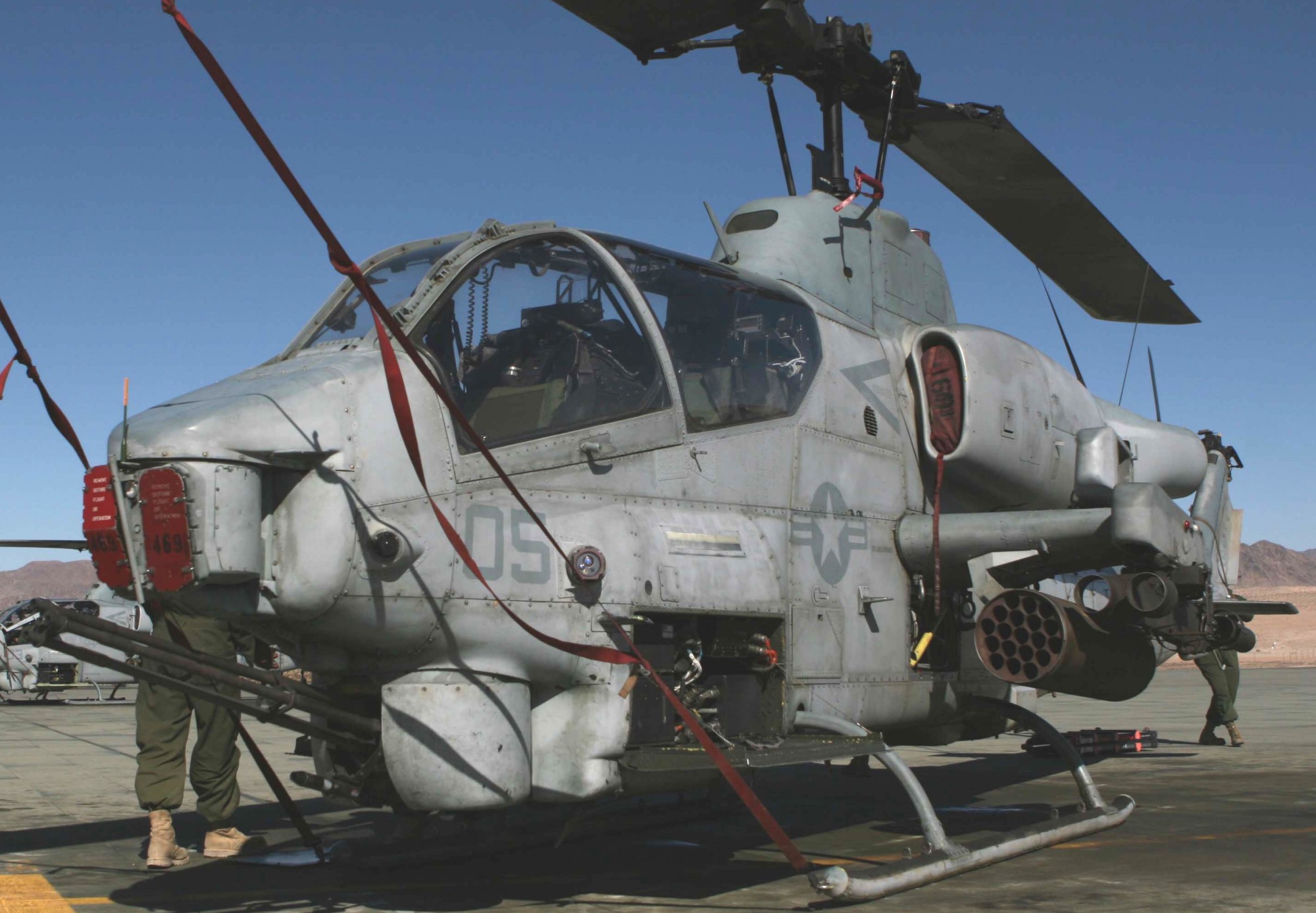 hmla-469 vengenace marine light attack helicopter squadron ah-1w super cobra 04