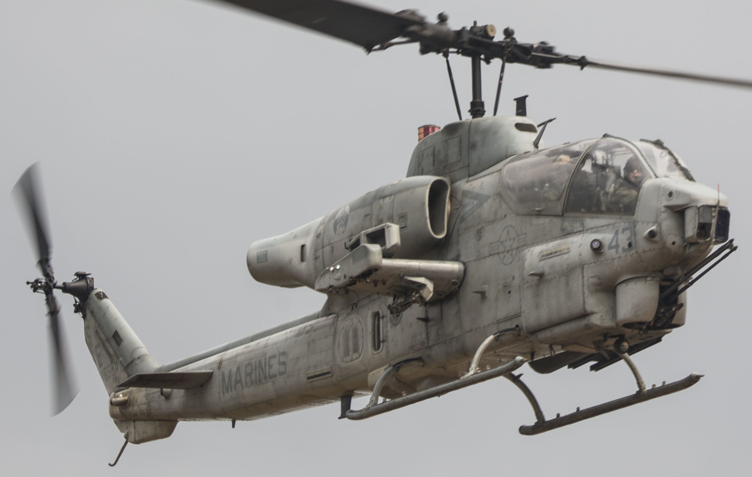 hmla-469 vengenace marine light attack helicopter squadron ah-1w super cobra 15