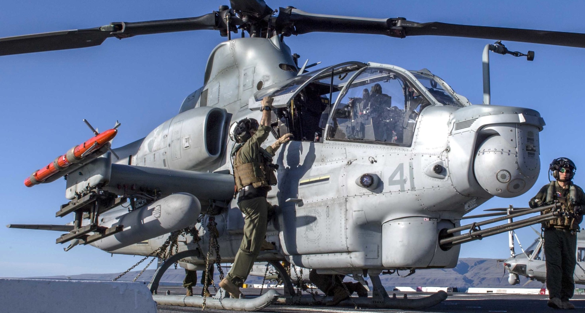 hmla-469 vengenace marine light attack helicopter squadron ah-1z viper 22