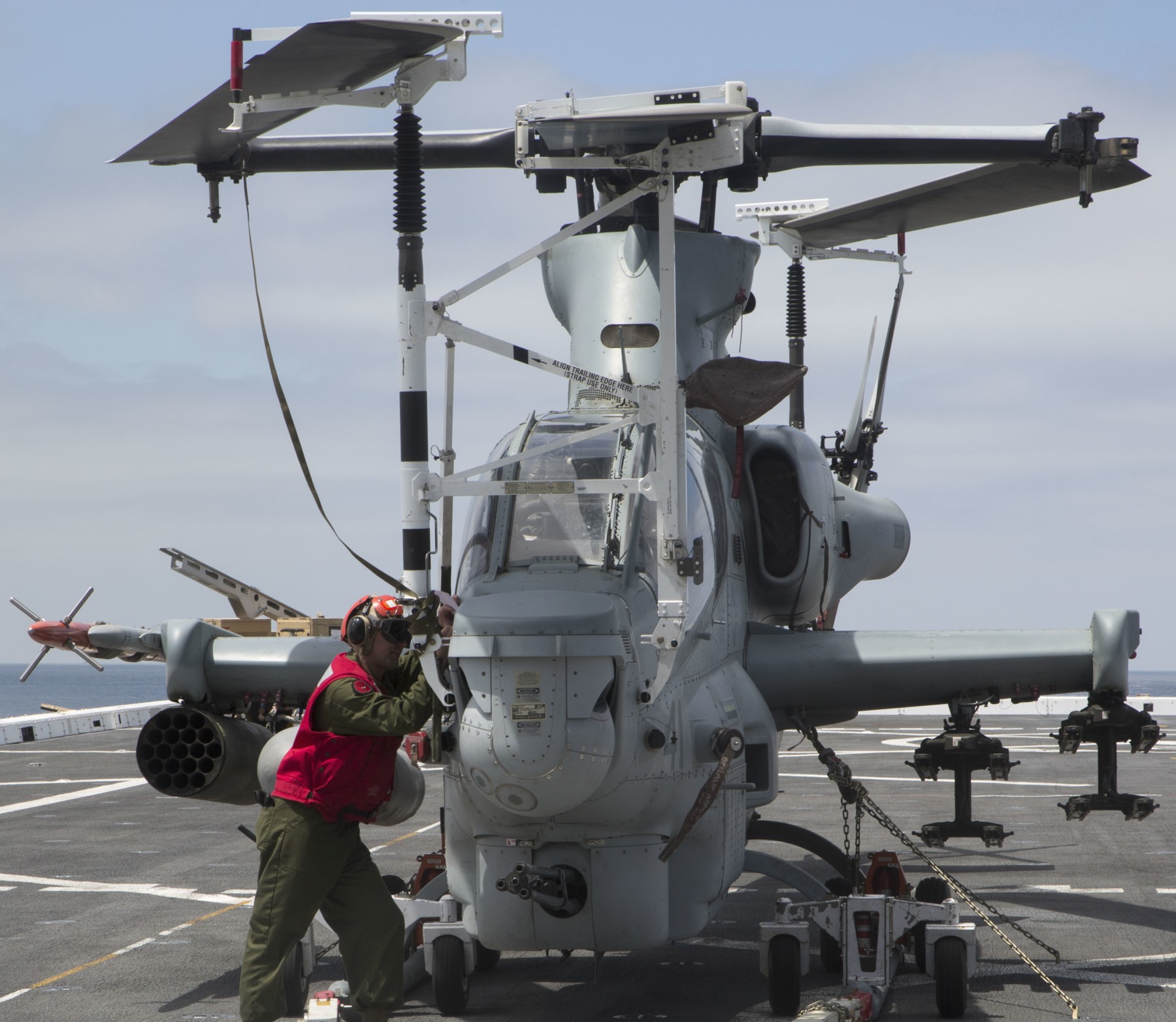 hmla-469 vengenace marine light attack helicopter squadron ah-1z viper 23