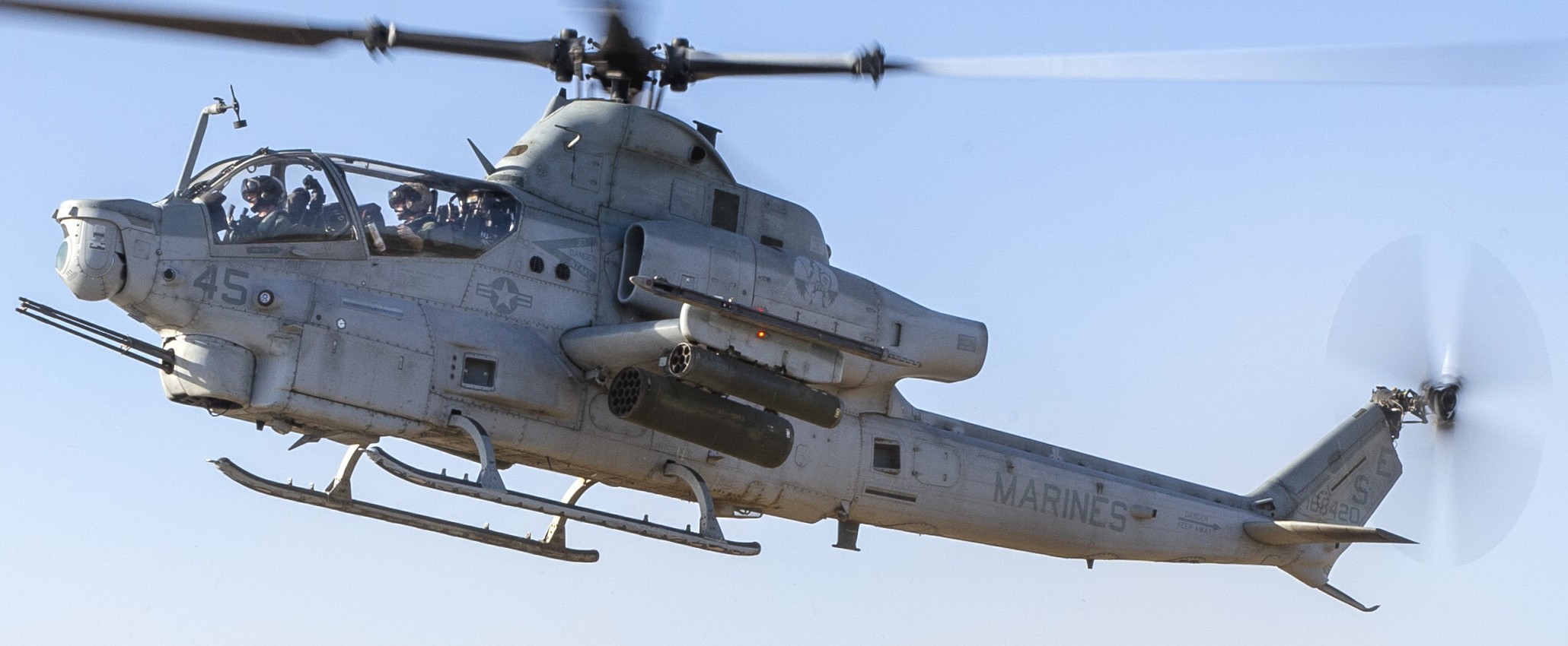 hmla-469 vengenace marine light attack helicopter squadron ah-1z viper 27