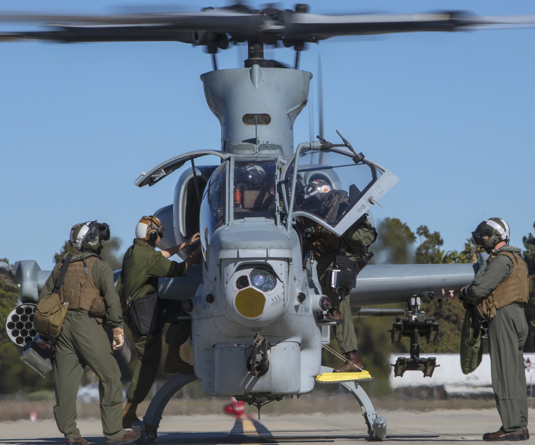 hmla-469 vengenace marine light attack helicopter squadron ah-1z viper camp pendleton california 31