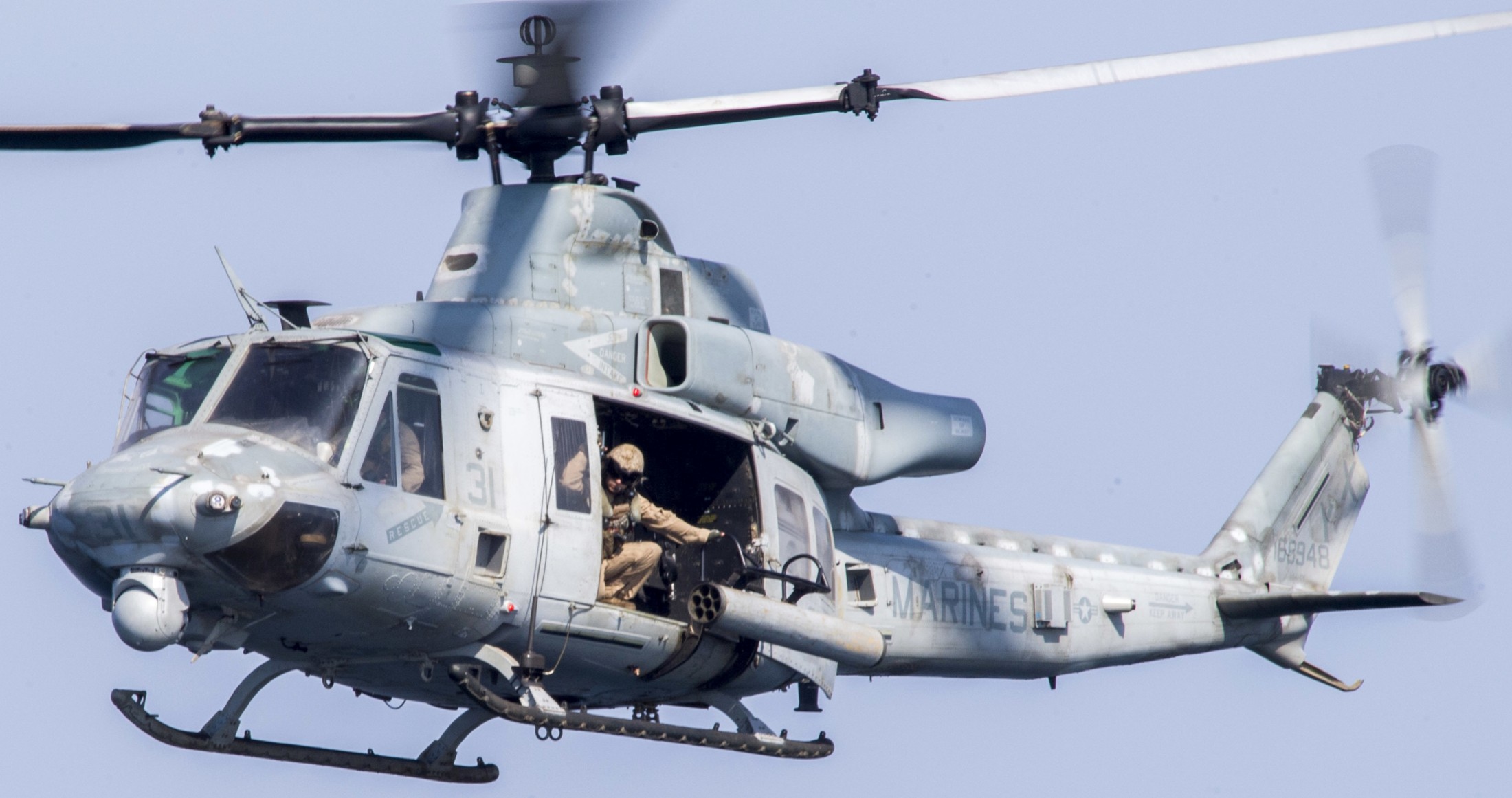 hmla-469 vengenace marine light attack helicopter squadron uh-1y venom lpd-23 uss anchorage 32