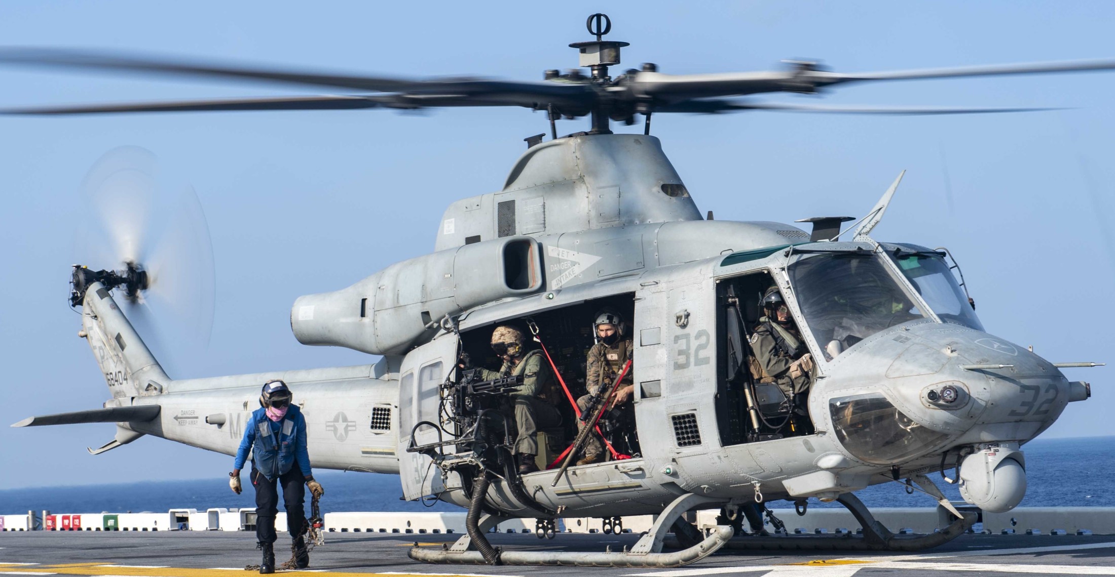 hmla-469 vengenace marine light attack helicopter squadron uh-1y venom lha-6 uss america 35