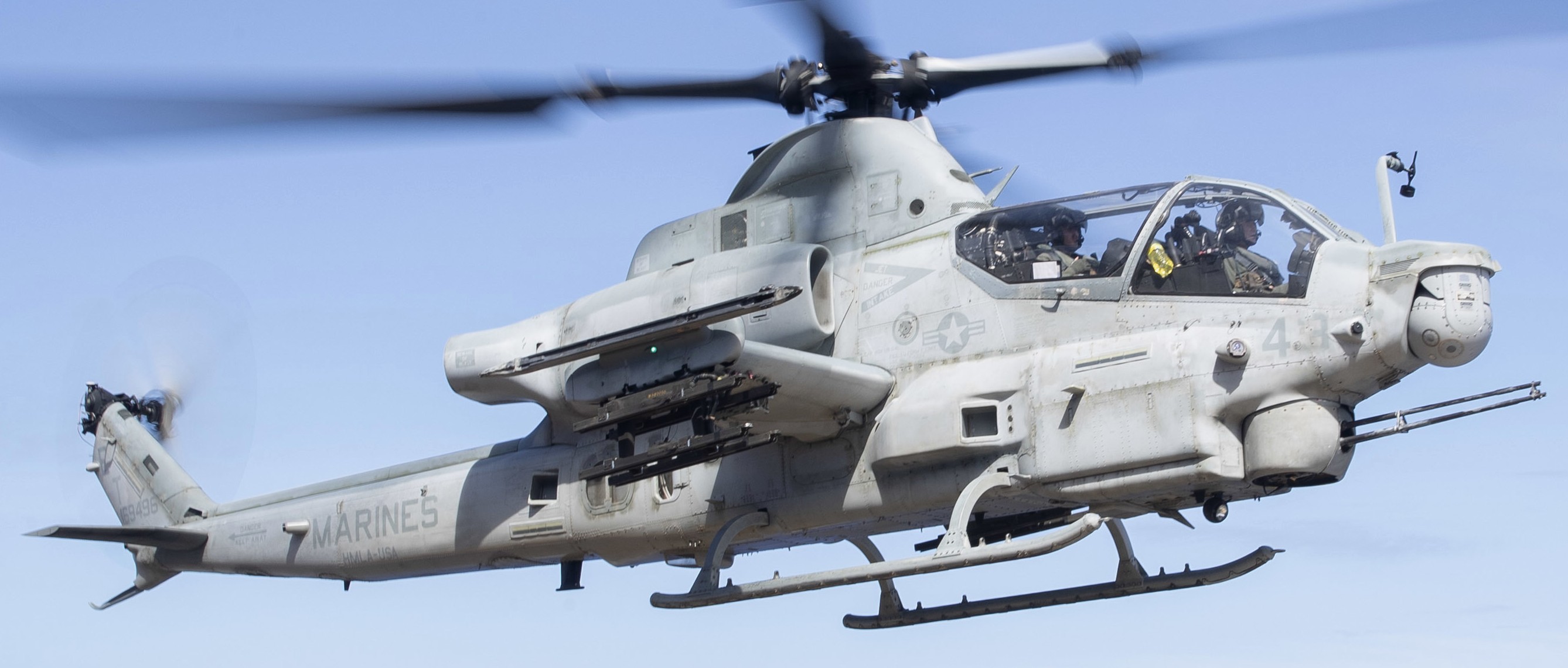 hmla-469 vengenace marine light attack helicopter squadron ah-1z viper lha-7 uss tripoli 51