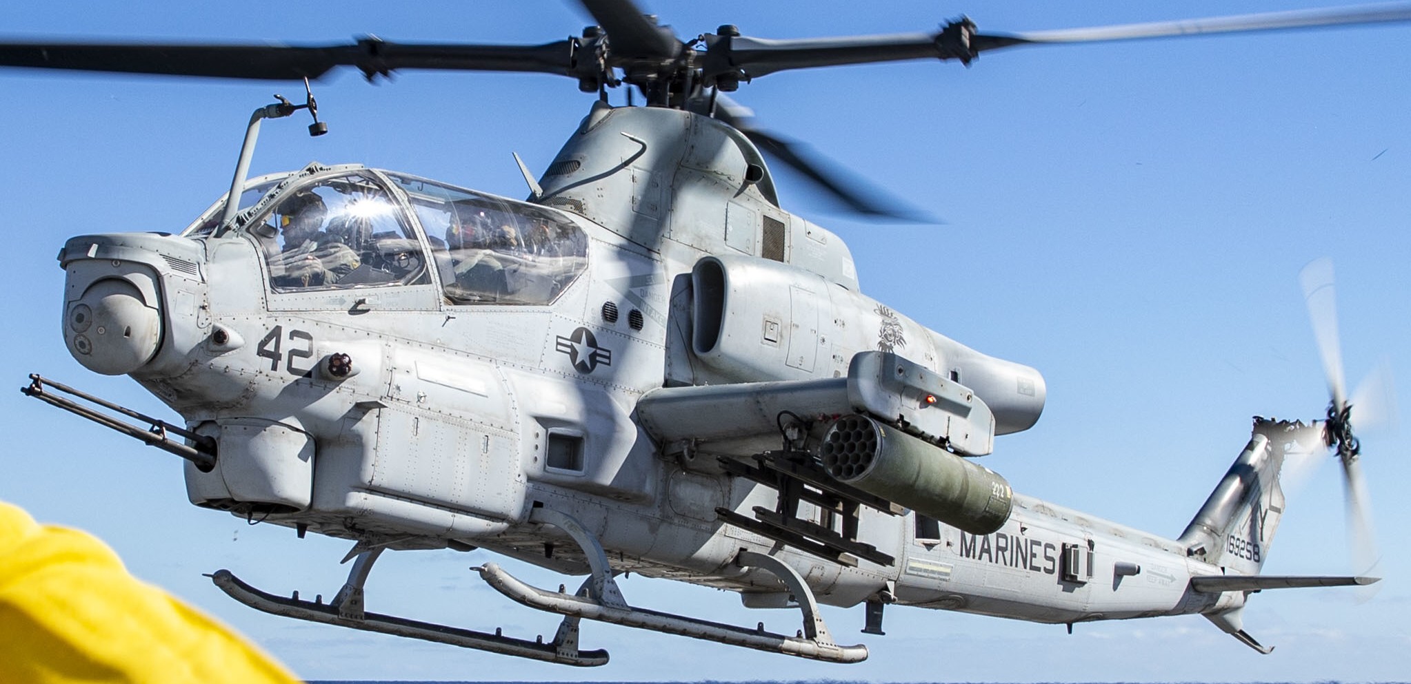 hmla-469 vengenace marine light attack helicopter squadron ah-1z viper lpd-23 uss anchorage 68