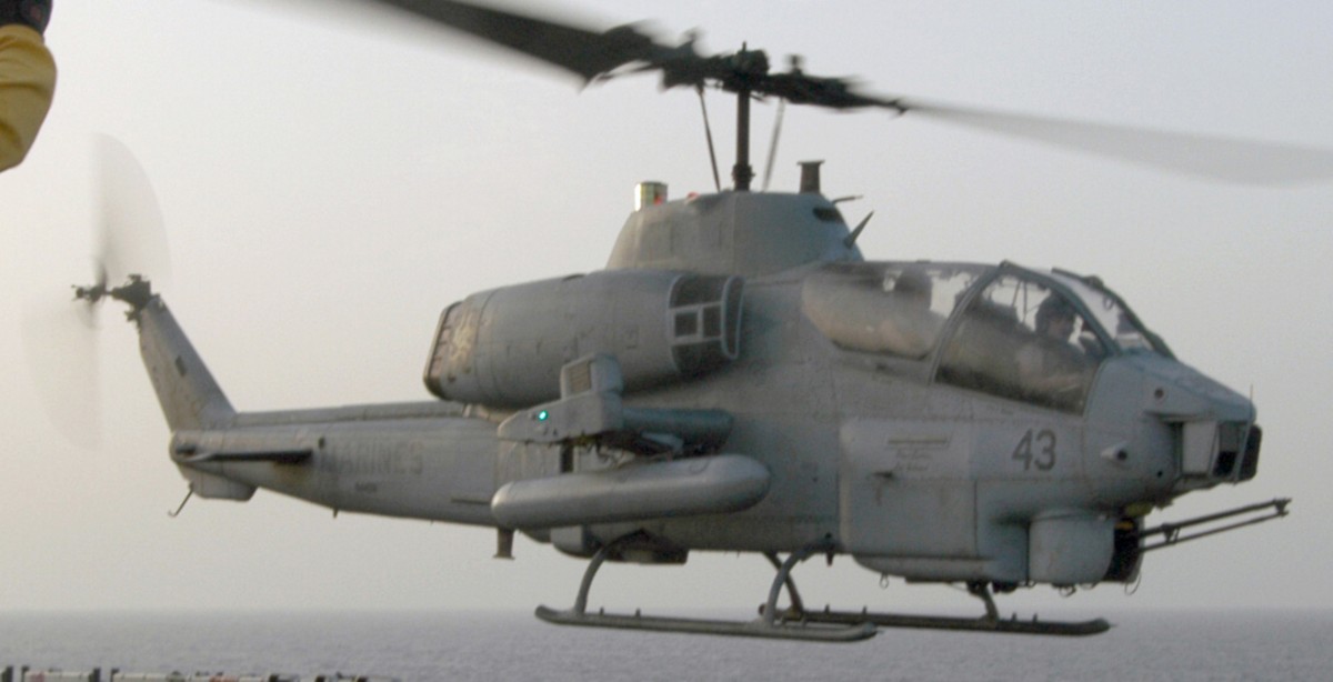 hmla-773 red dog marine light attack helicopter squadron ah-1w super cobra lhd-1 uss wasp 03