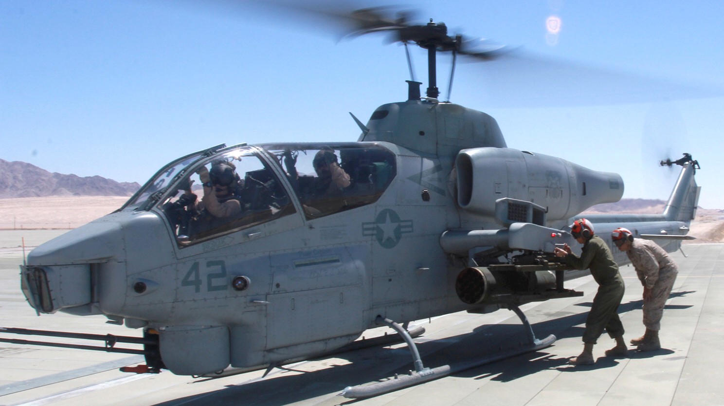 hmla-773 red dog marine light attack helicopter squadron ah-1w super cobra 19