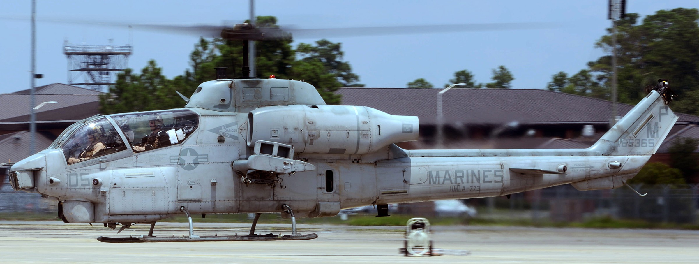 hmla-773 red dog marine light attack helicopter squadron ah-1w super cobra robins afb georgia 20