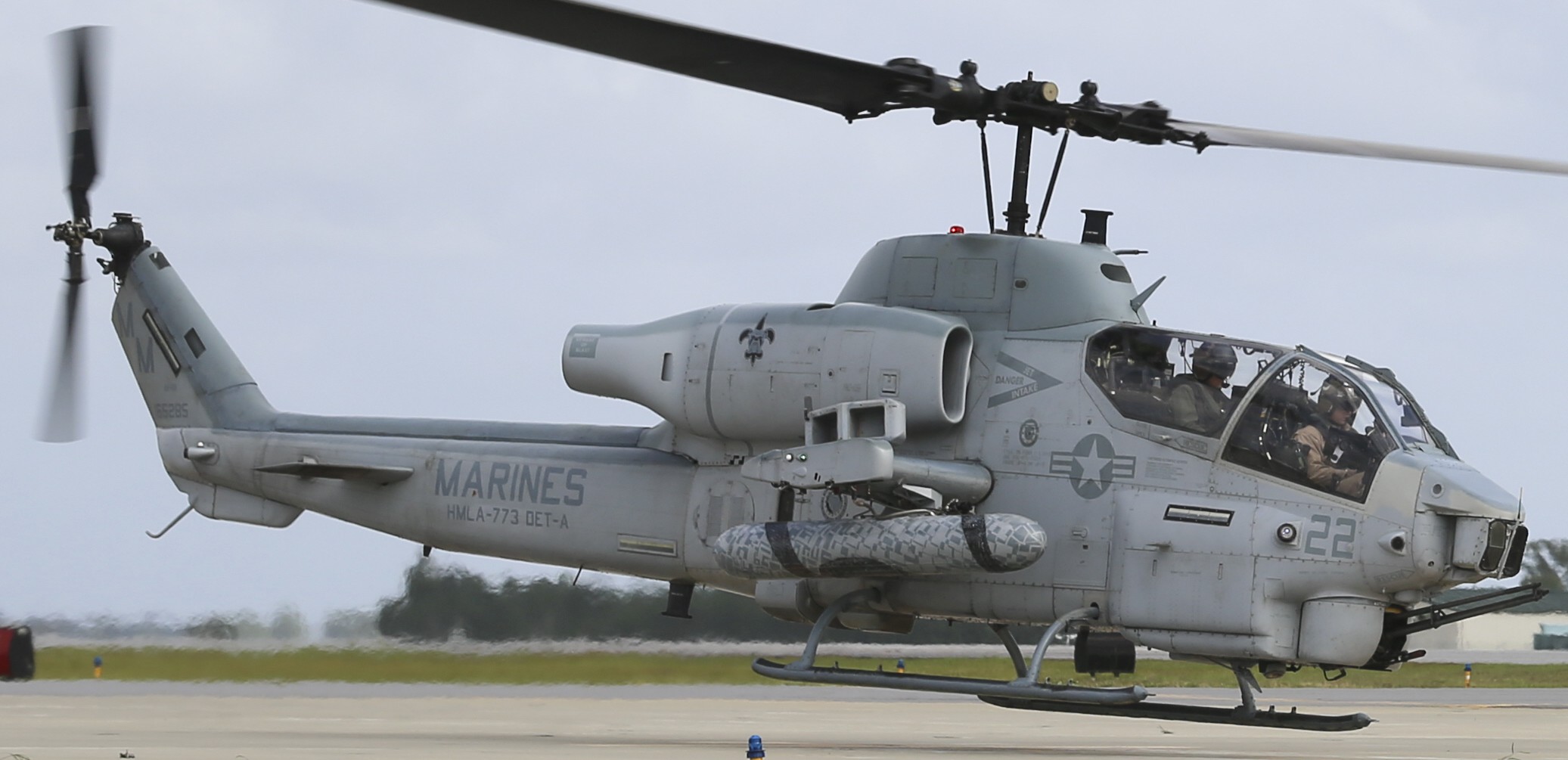 hmla-773 red dog marine light attack helicopter squadron ah-1w super cobra 38