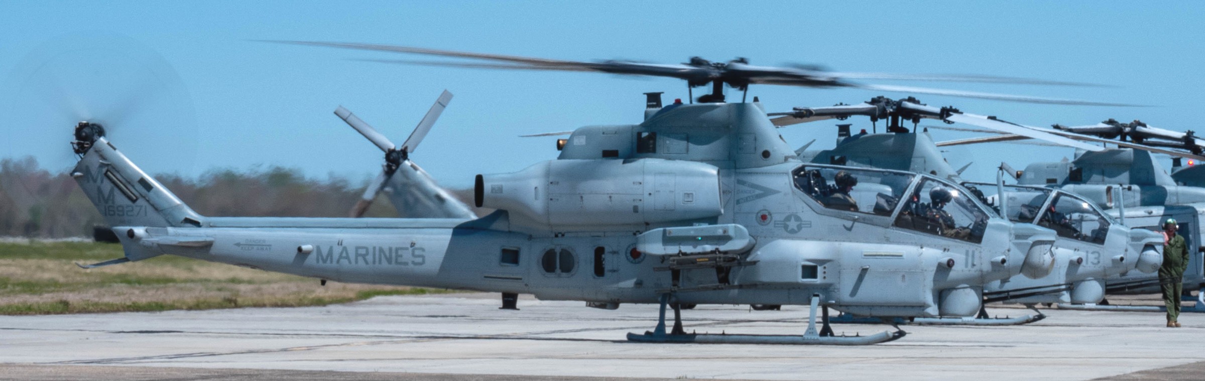 hmla-773 red dog marine light attack helicopter squadron ah-1z viper 52