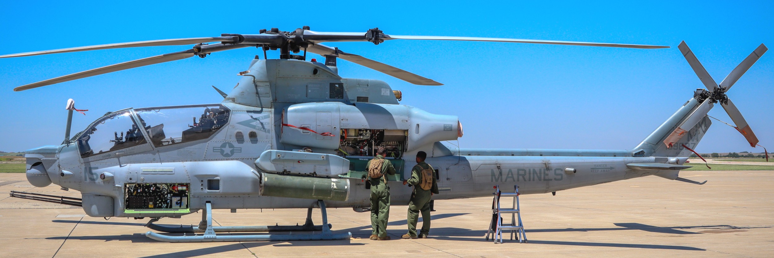 hmla-773 red dog marine light attack helicopter squadron ah-1z viper gunslinger salina kansas 61