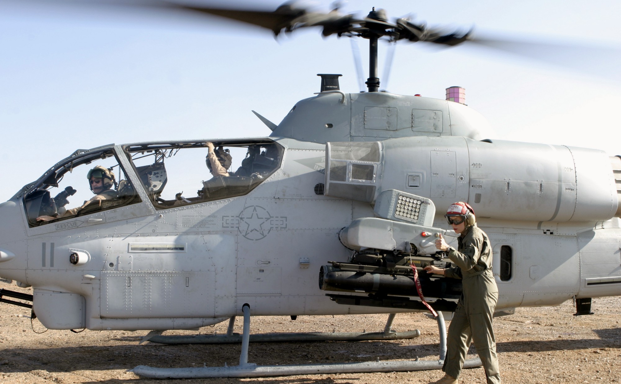 hmla-775 coyotes marine light attack helicopter squadron ah-1w super cobra desert talon california 2004