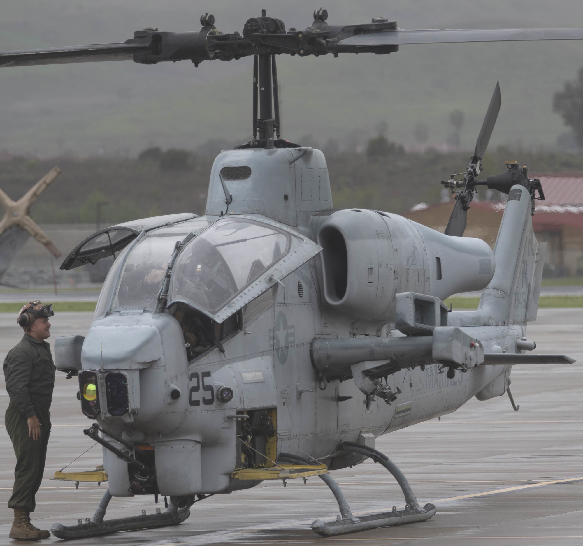 hmla-775 coyotes marine light attack helicopter squadron ah-1w super cobra 31