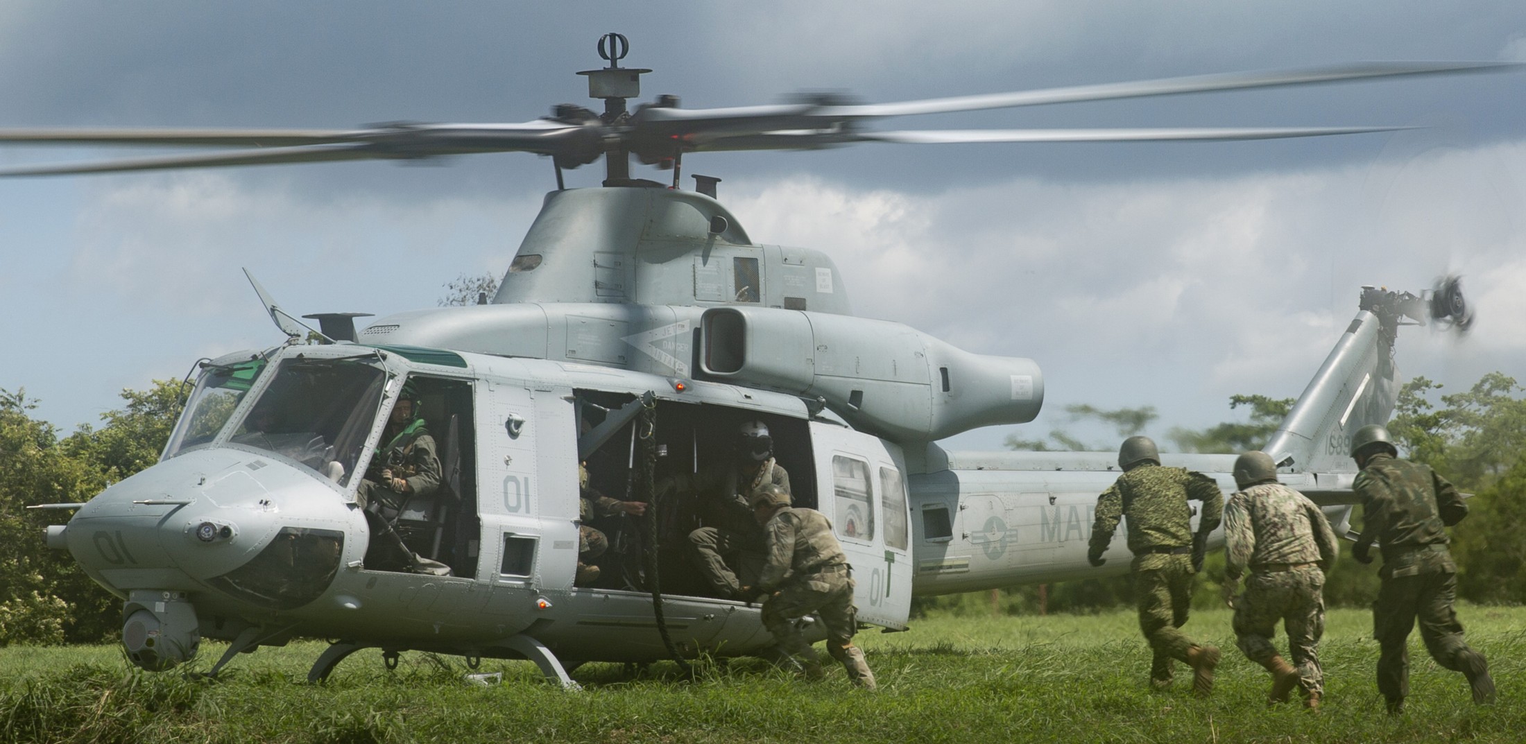 hmla-775 coyotes marine light attack helicopter squadron uh-1y venom exercise unitas lxiv 60