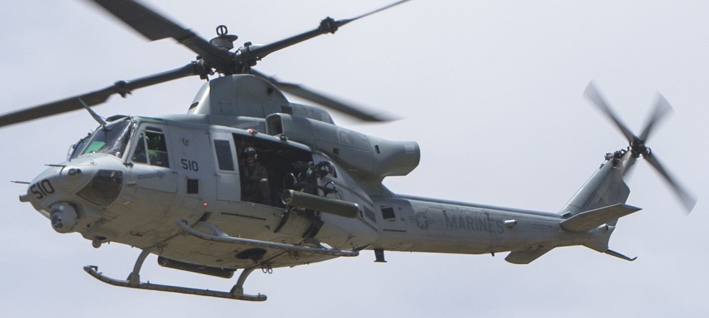 hmlat-303 atlas marine light attack helicopter training squadron uh-1y venom 17