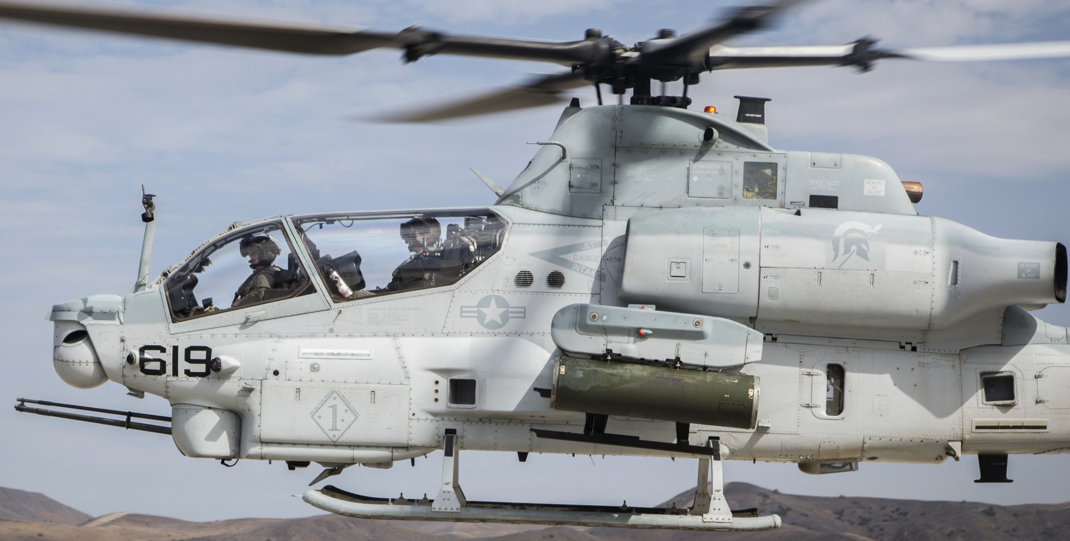 hmlat-303 atlas marine light attack helicopter training squadron ah-1z viper camp pendleton 24