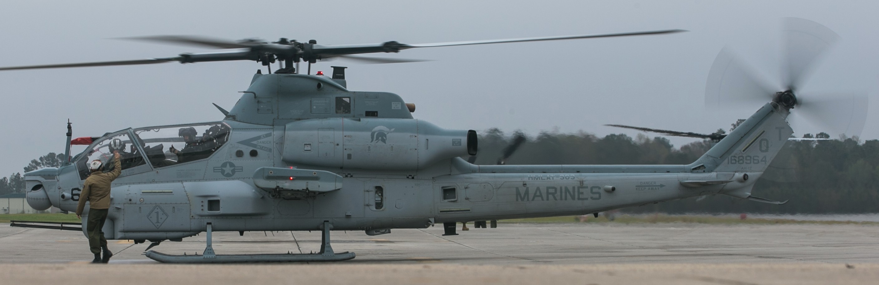 hmlat-303 atlas marine light attack helicopter training squadron ah-1z viper mcas new river 25