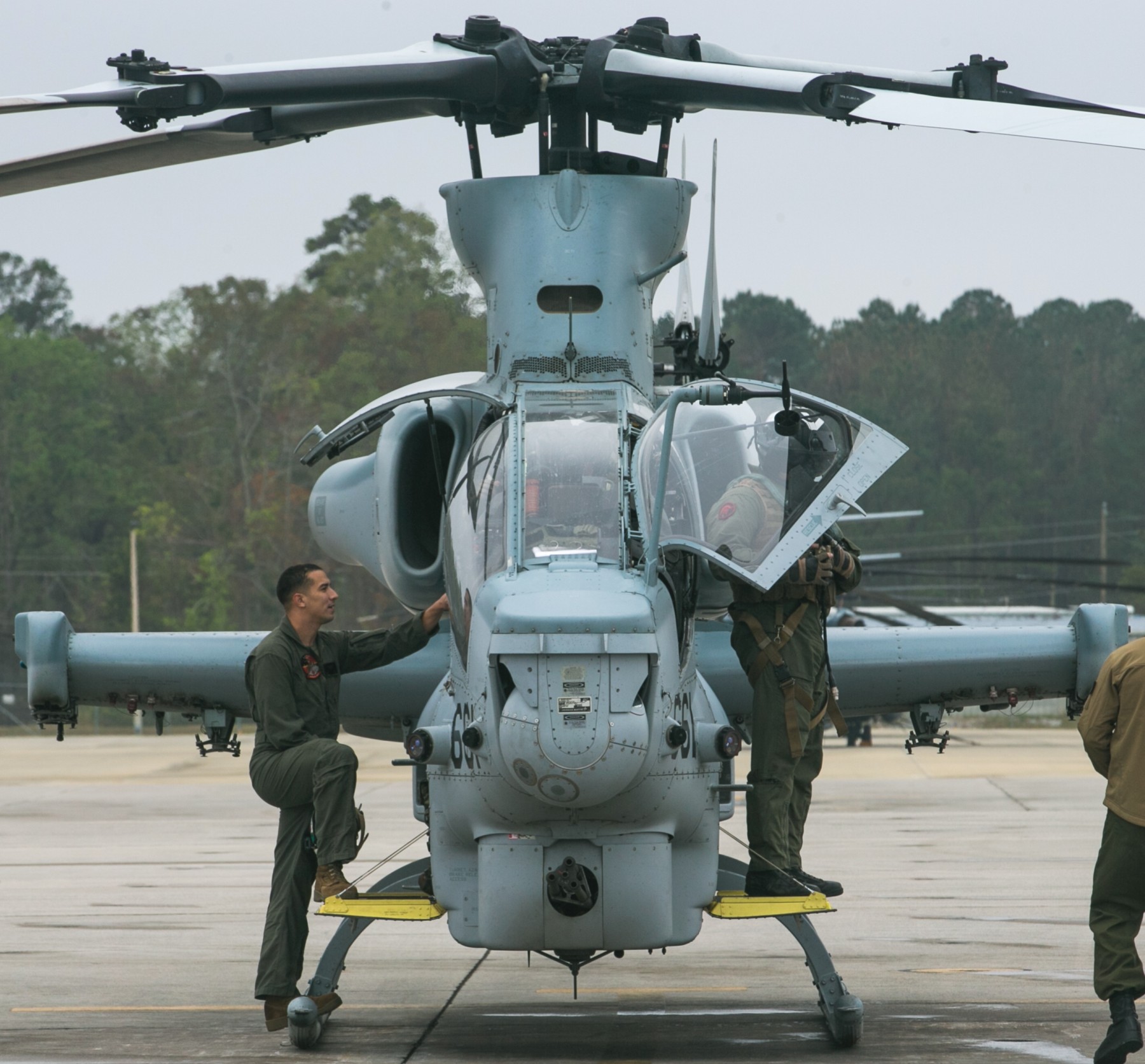 hmlat-303 atlas marine light attack helicopter training squadron ah-1z viper mcas new river 26