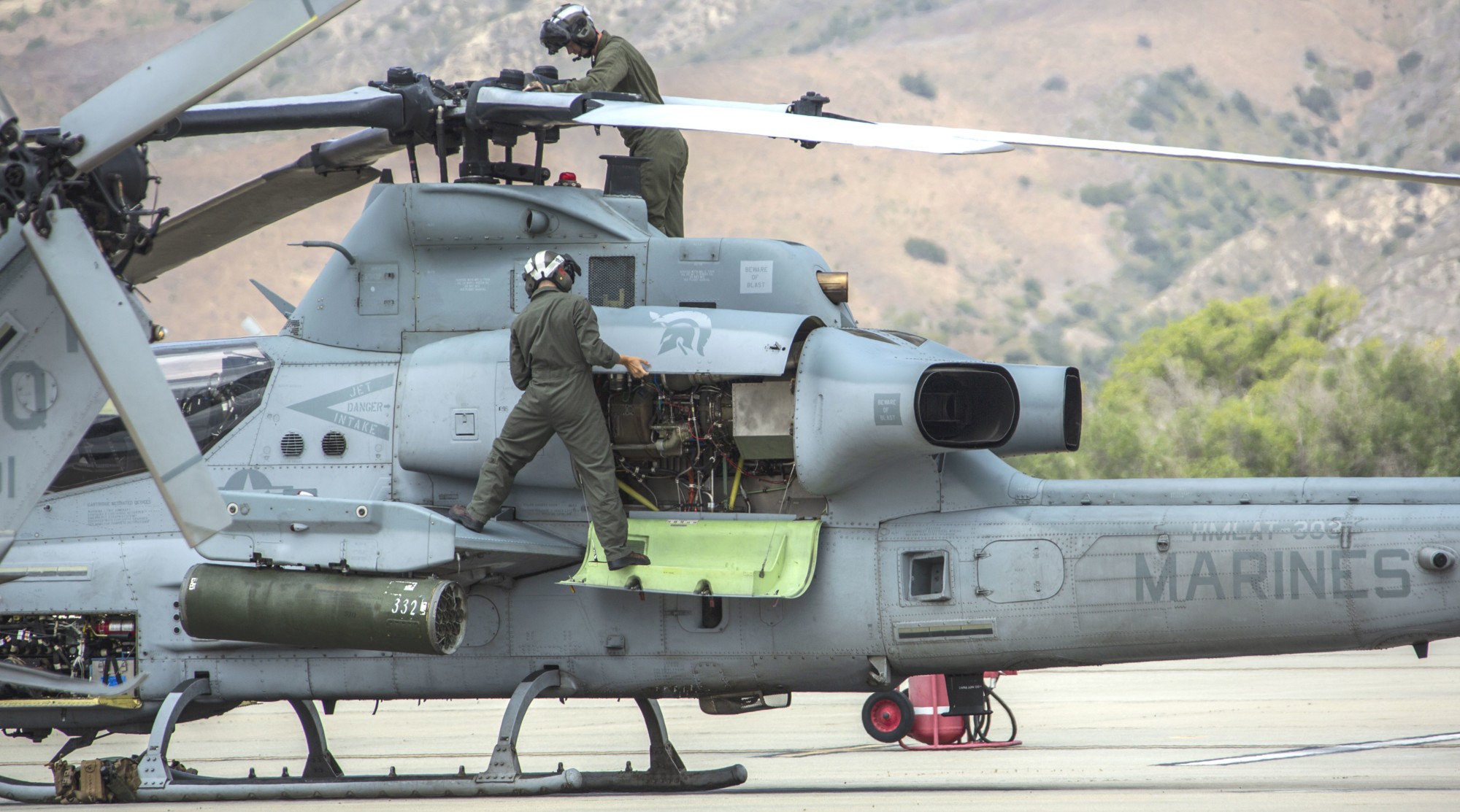 hmlat-303 atlas marine light attack helicopter training squadron ah-1z viper mcas camp pendleton 39