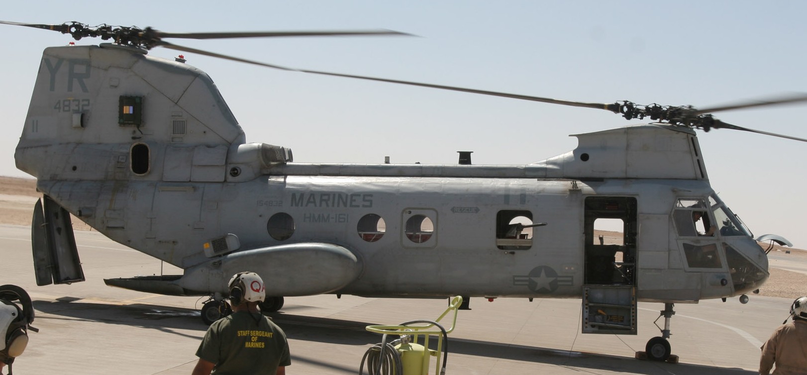 hmm-161 greyhawks marine medium helicopter squadron ch-46e sea knight usmc al asad airbase iraq 21