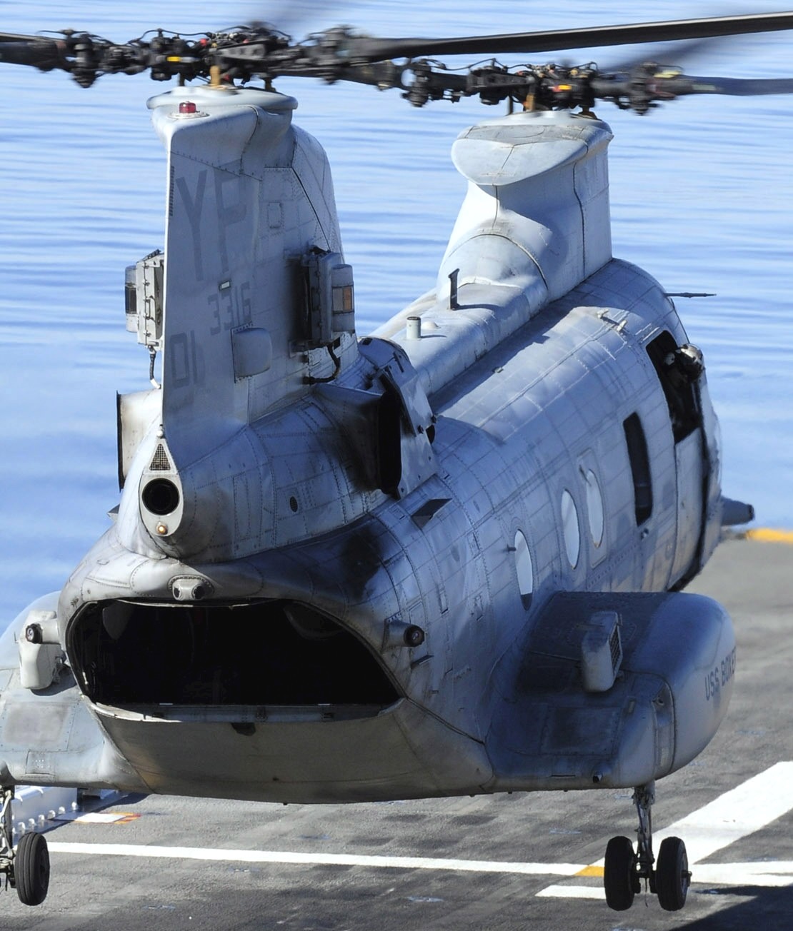 hmm-163 evil eyes marine medium helicopter squadron ch-46e sea knight usmc uss bonhomme richard lhd-6 21