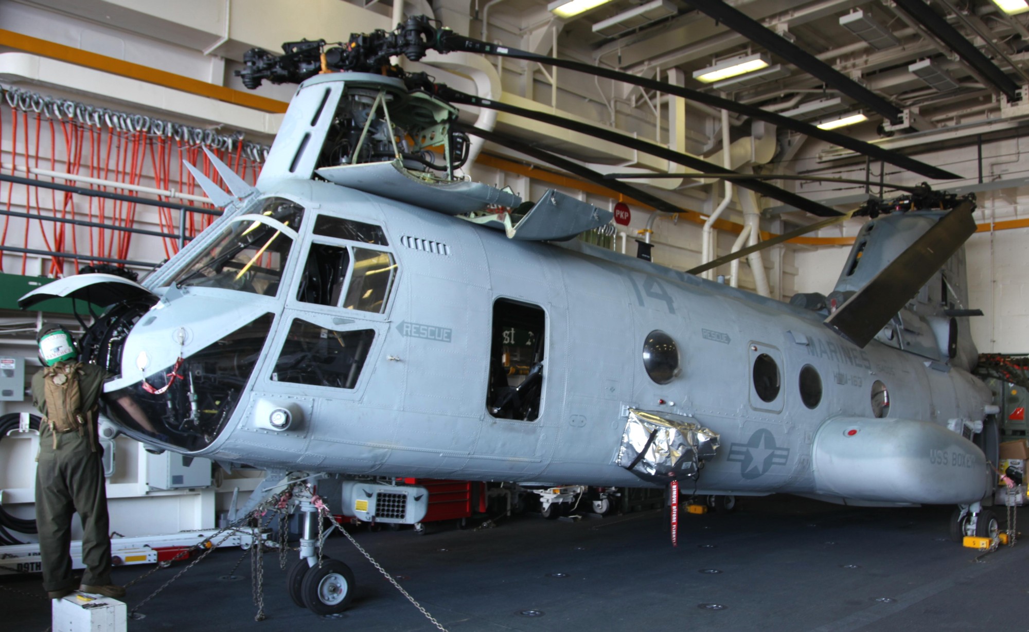 hmm-163 evil eyes marine medium helicopter squadron ch-46e sea knight usmc 24