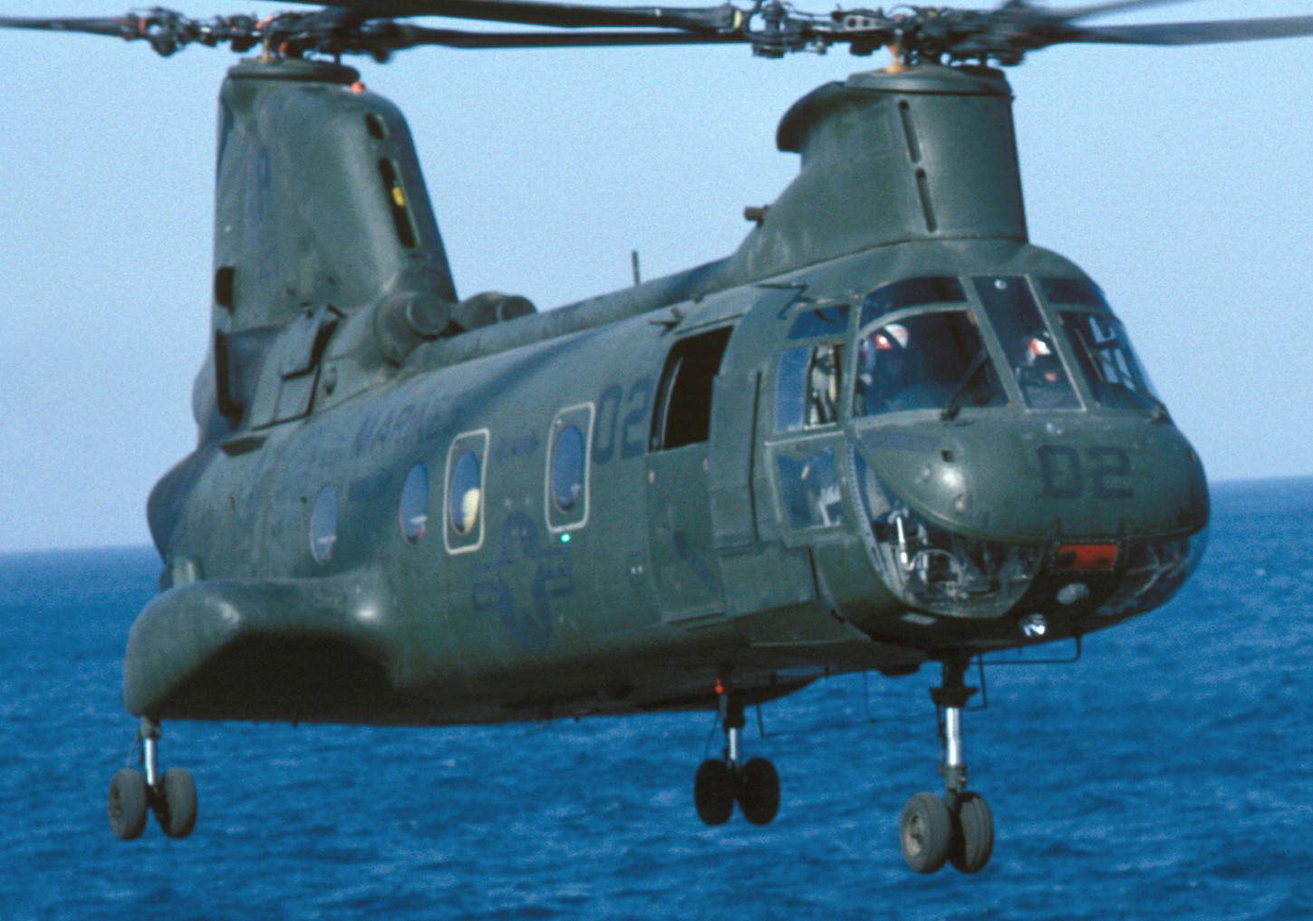 hmm-163 evil eyes marine medium helicopter squadron ch-46e sea knight usmc 43