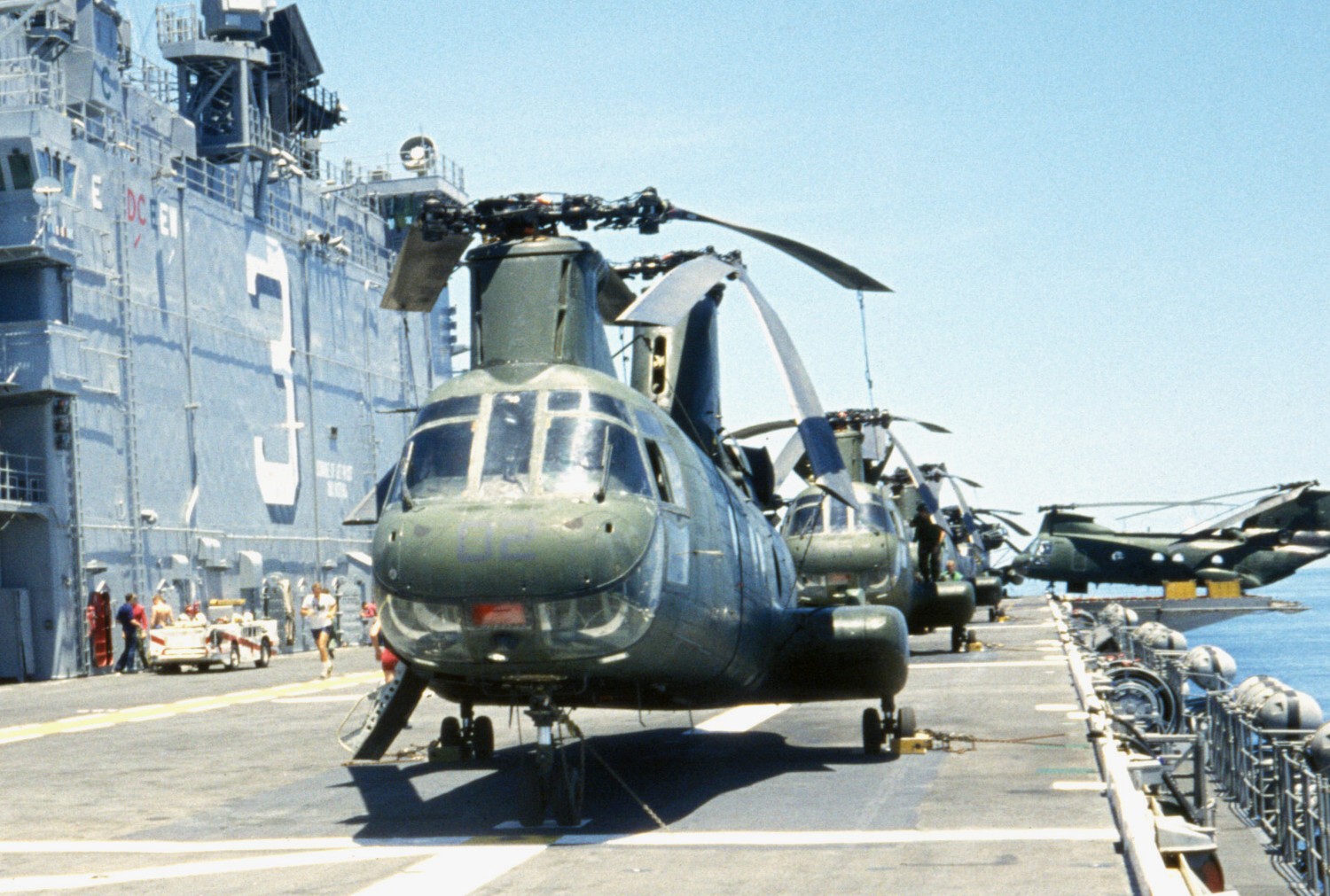 hmm-163 evil eyes marine medium helicopter squadron ch-46e sea knight usmc 48