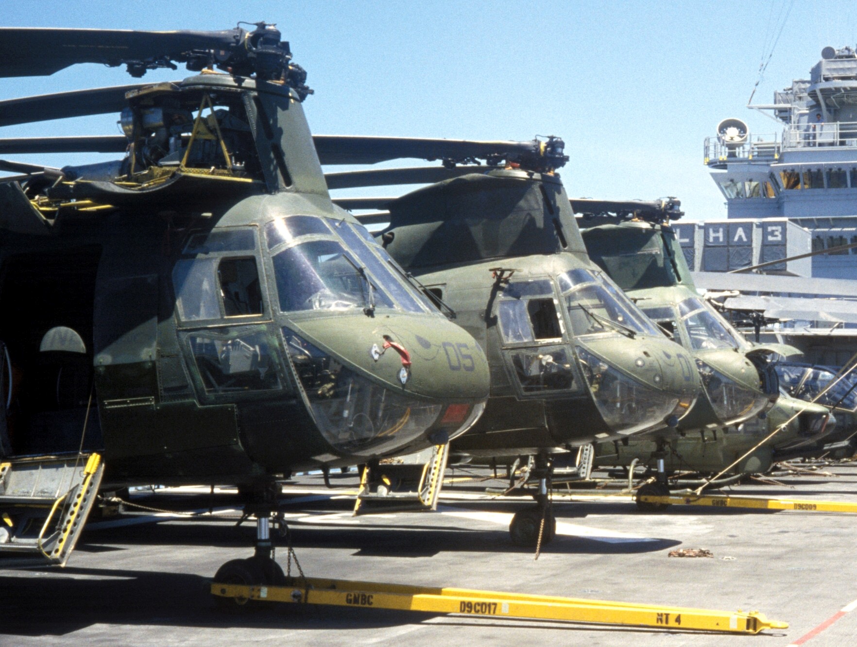 hmm-163 evil eyes marine medium helicopter squadron ch-46e sea knight usmc 49