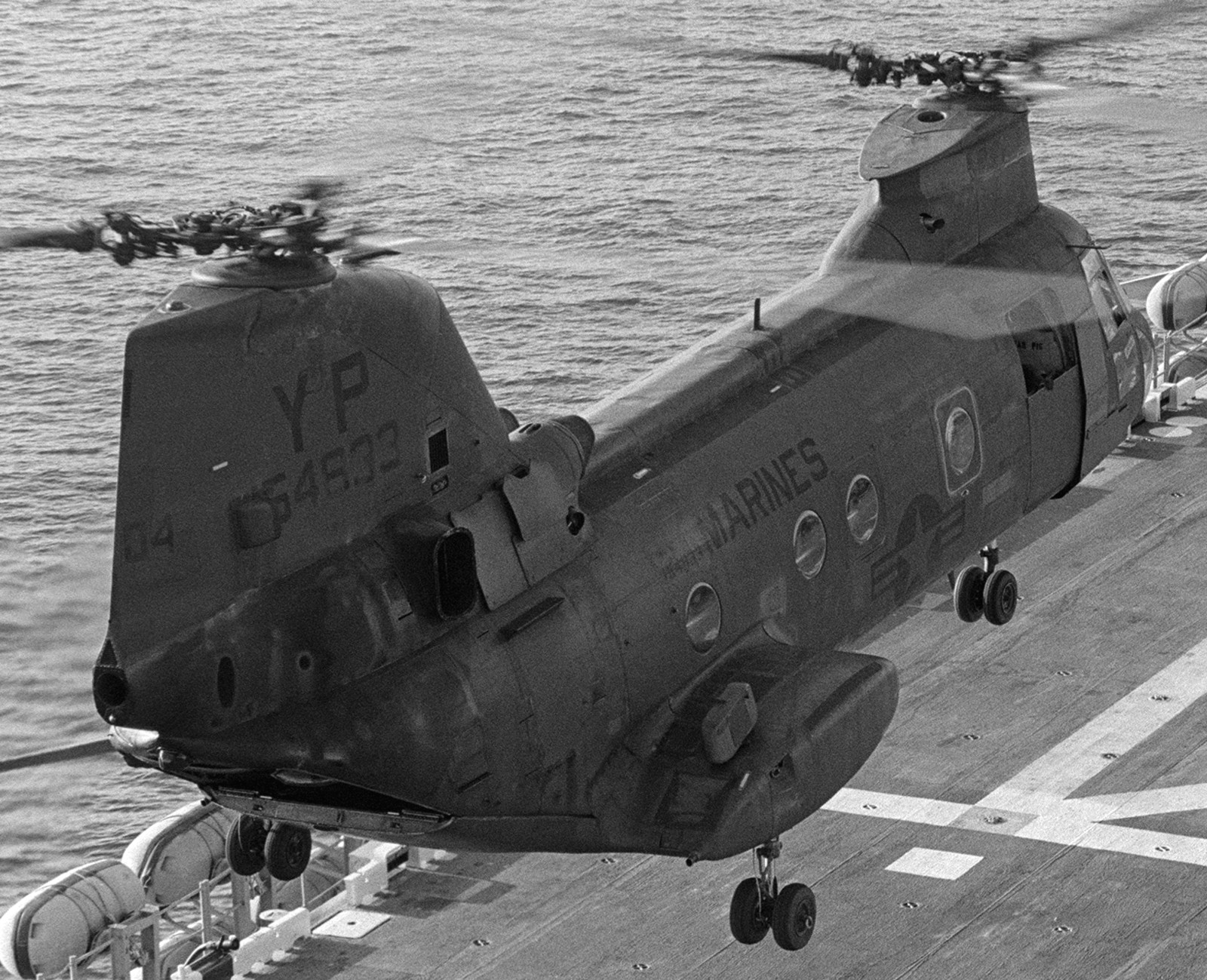 hmm-163 evil eyes marine medium helicopter squadron ch-46e sea knight usmc uss belleau wood lha-3 50