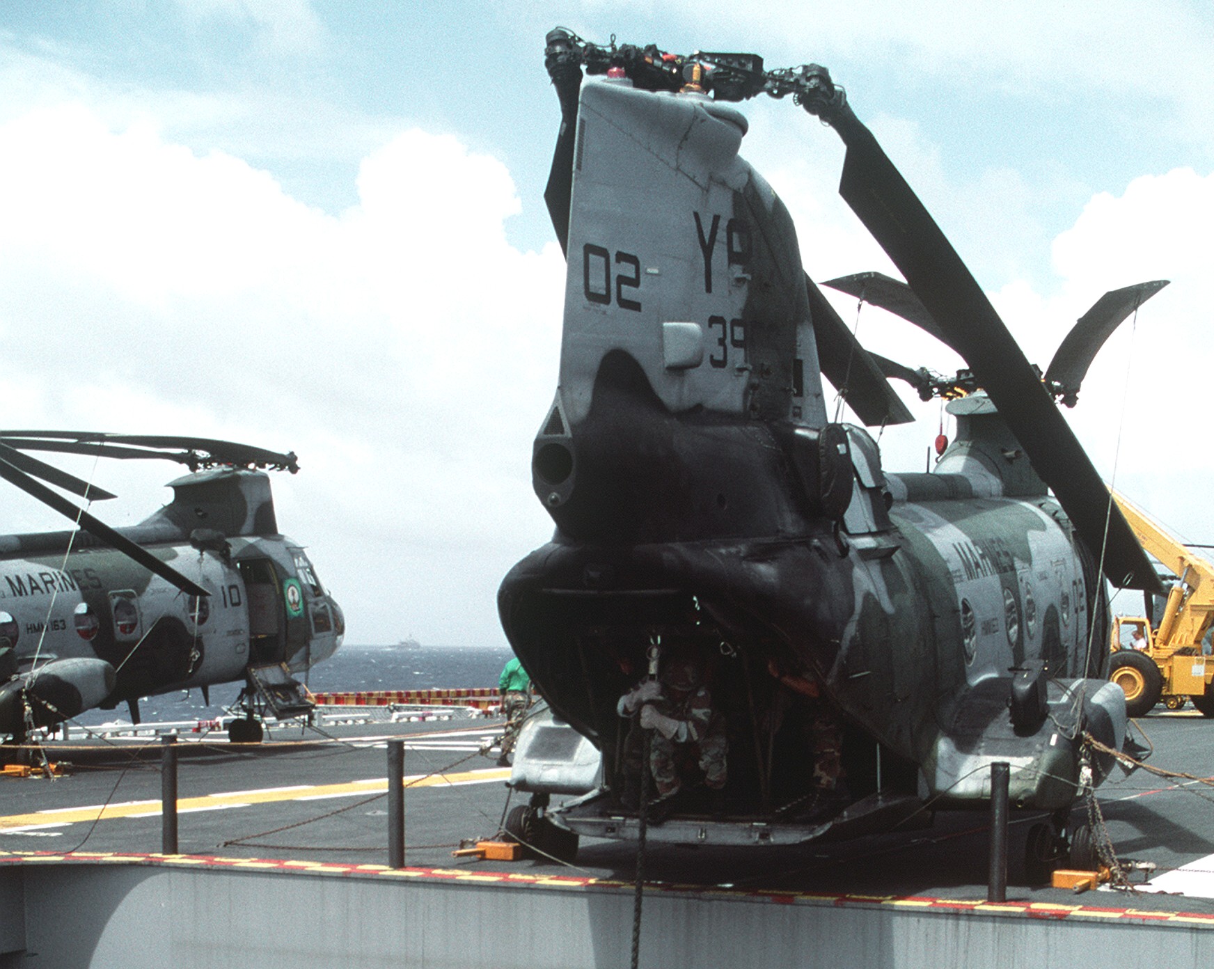 hmm-163 evil eyes marine medium helicopter squadron ch-46e sea knight usmc 58