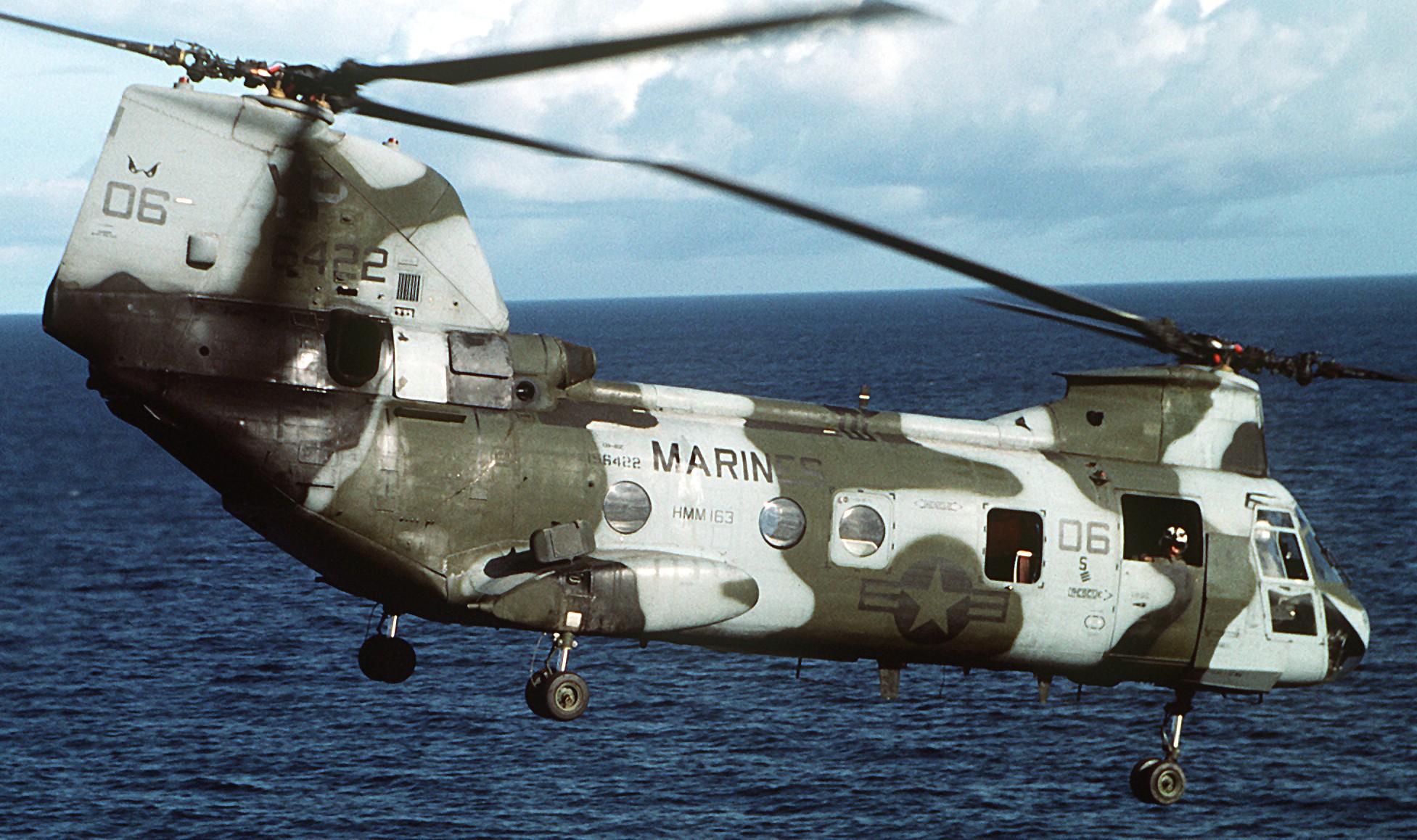 hmm-163 evil eyes marine medium helicopter squadron ch-46e sea knight usmc 60