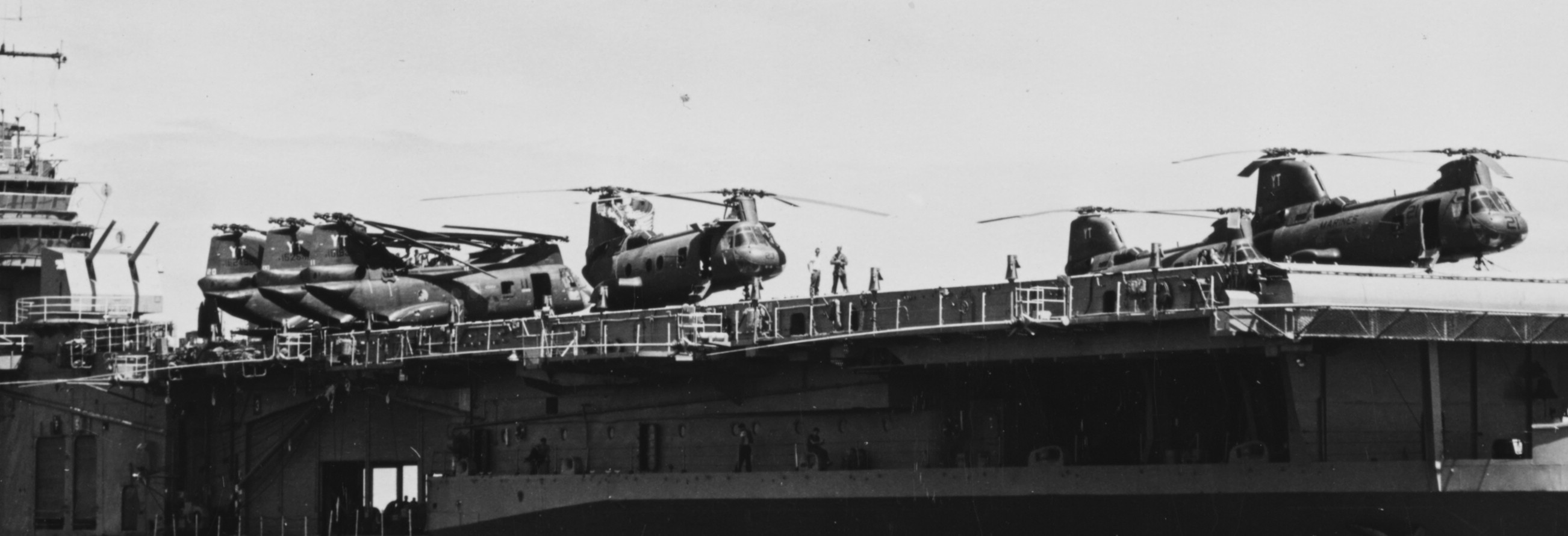 hmm-164 knightriders ch-46d sea knight marine medium helicopter squadron usmc uss valley forge lph-8 vietnam 13