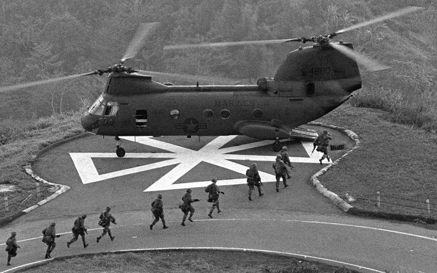 hmm-164 knightriders ch-46e sea knight marine medium helicopter squadron exercise valiant usher 1988 18