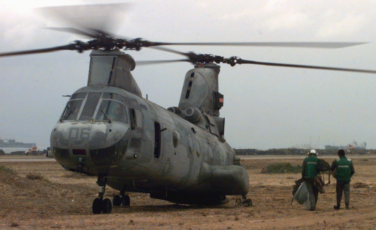 hmm-164 knightriders ch-46e sea knight marine medium helicopter squadron usmc restore hope somalia 26