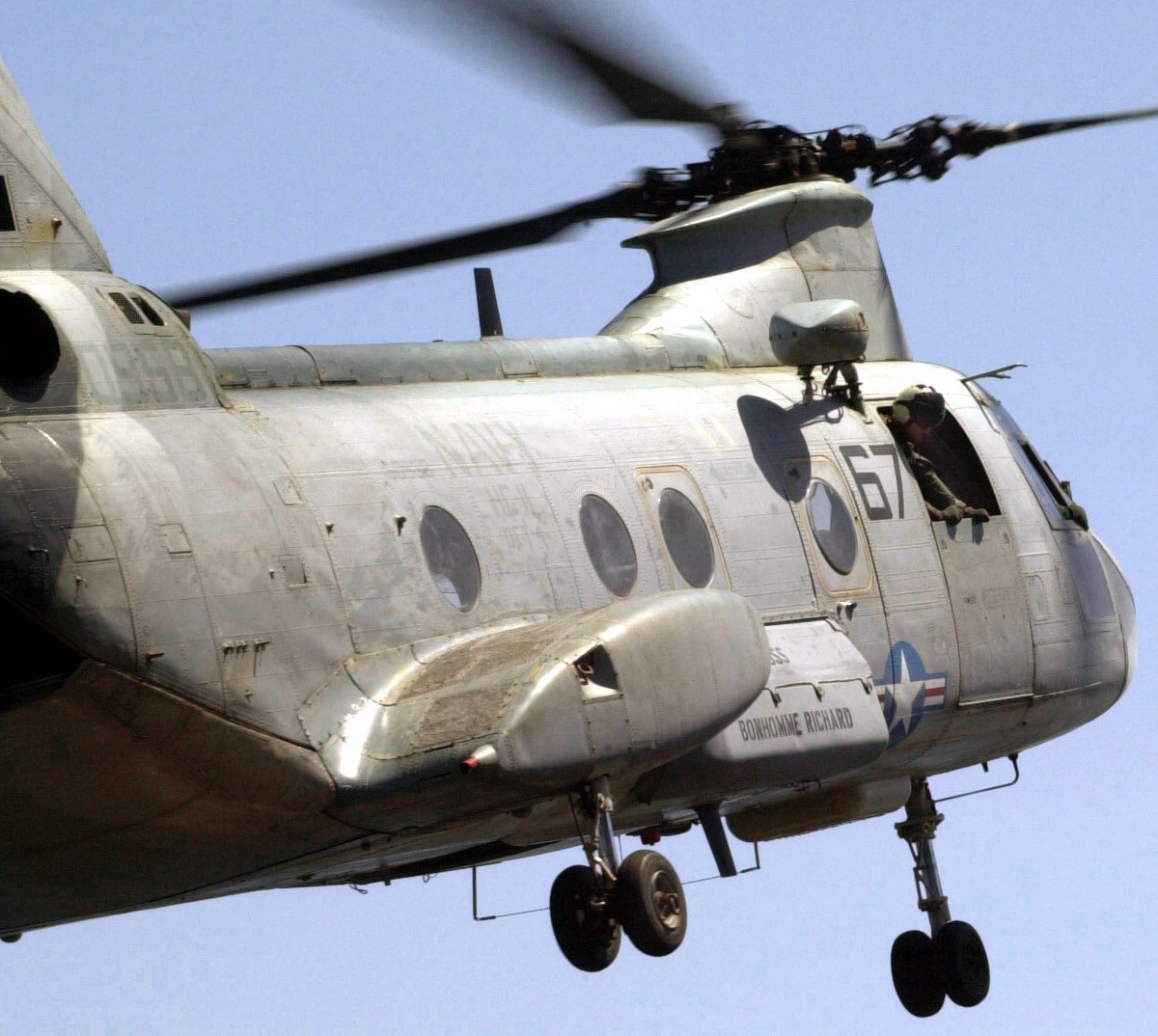 hmm-165 white knights ch-46e sea knight marine medium helicopter squadron usmc enduring freedom 04