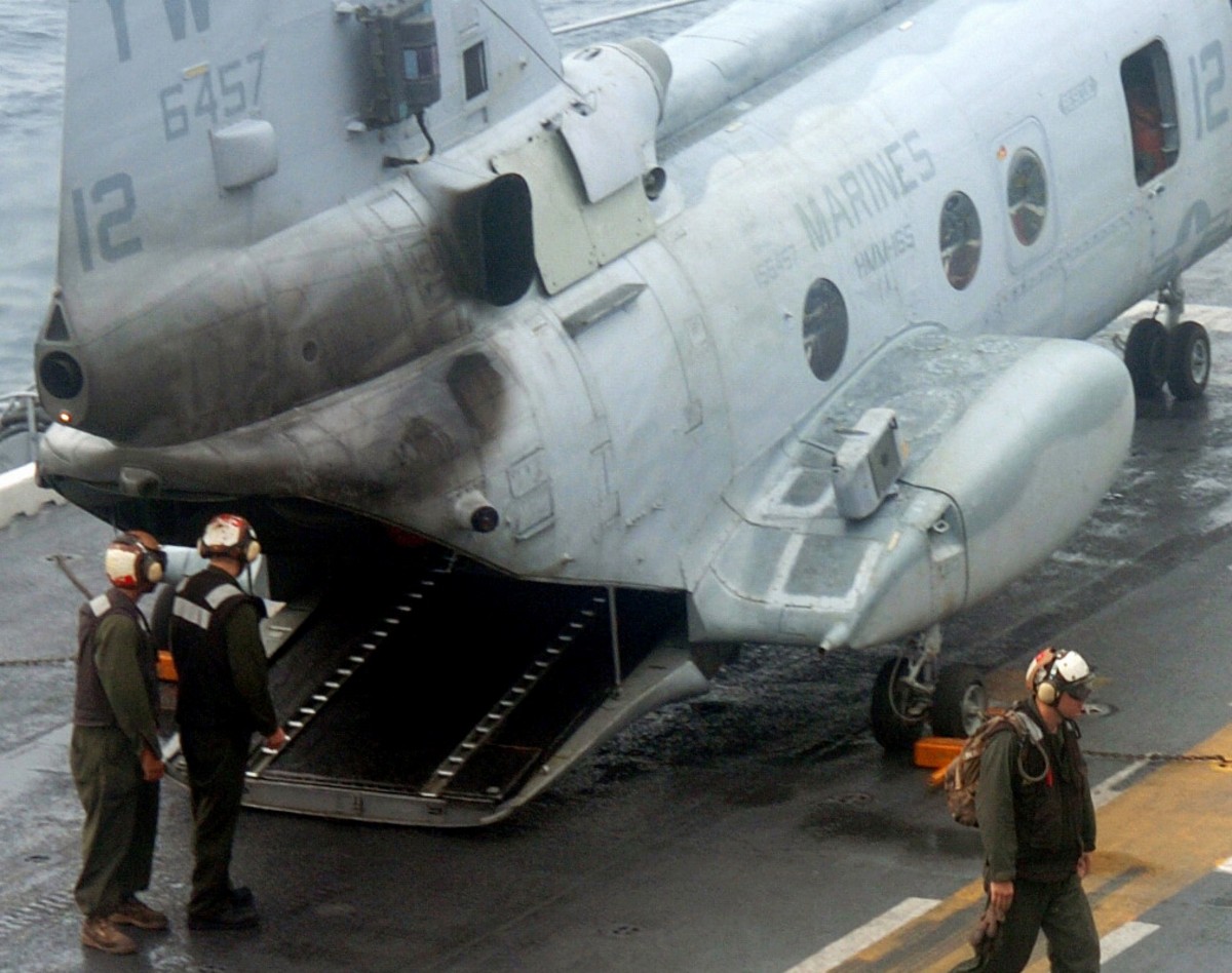 hmm-165 white knights ch-46e sea knight marine medium helicopter squadron usmc uss bonhomme richard lhd-6 aceh 10