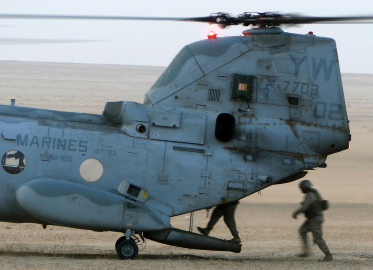 hmm-165 white knights ch-46e sea knight marine medium helicopter squadron usmc camp buehring kuwait 11