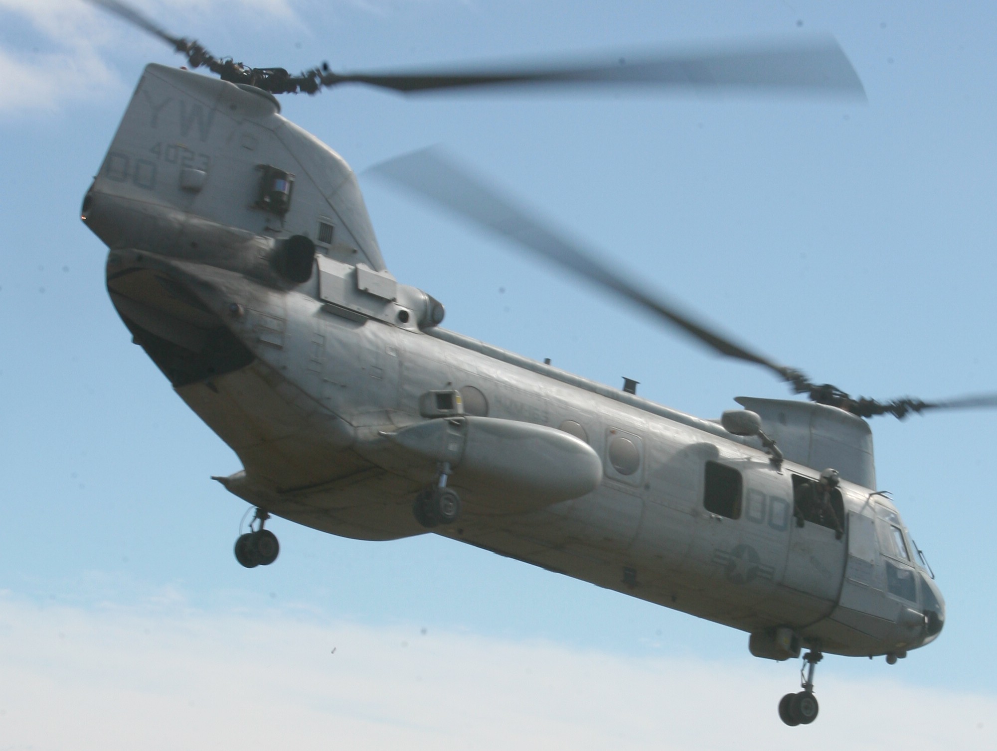 hmm-165 white knights ch-46e sea knight marine medium helicopter squadron usmc mcas el toro california 24