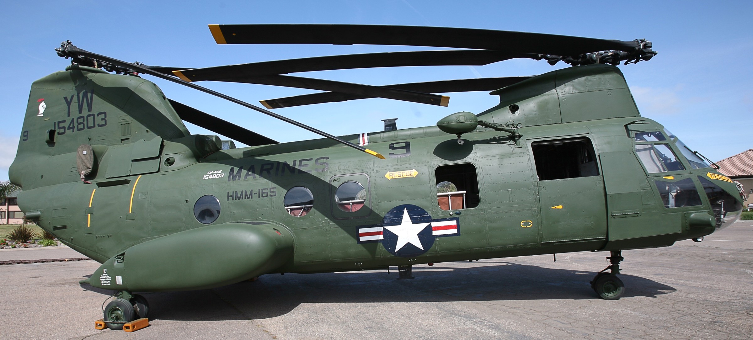 hmm-165 white knights ch-46e sea knight marine medium helicopter squadron usmc uss peleliu lha-5 mcas miramar 31