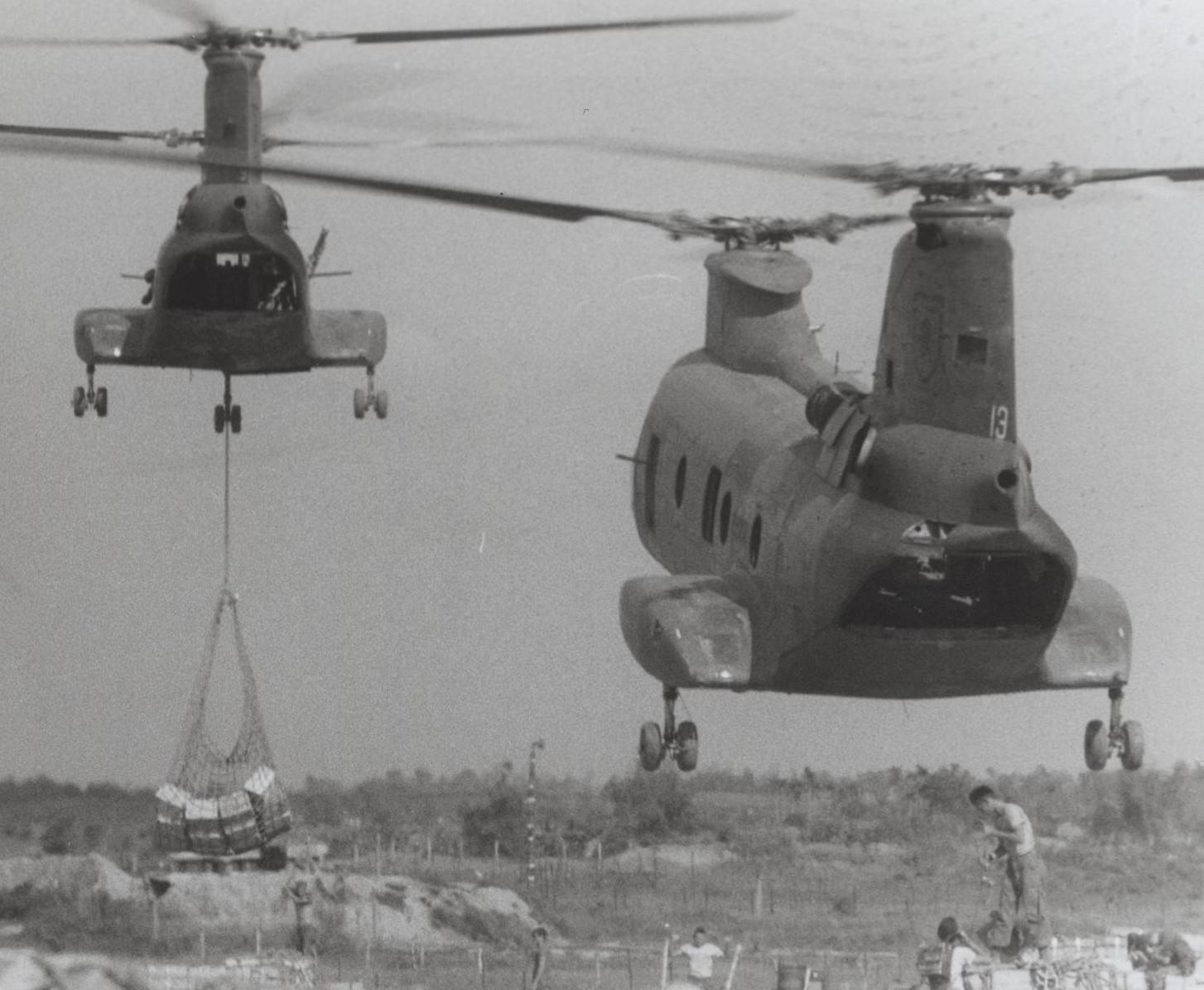 hmm-165 white knights ch-46a sea knight marine medium helicopter squadron usmc vietnam war 1969