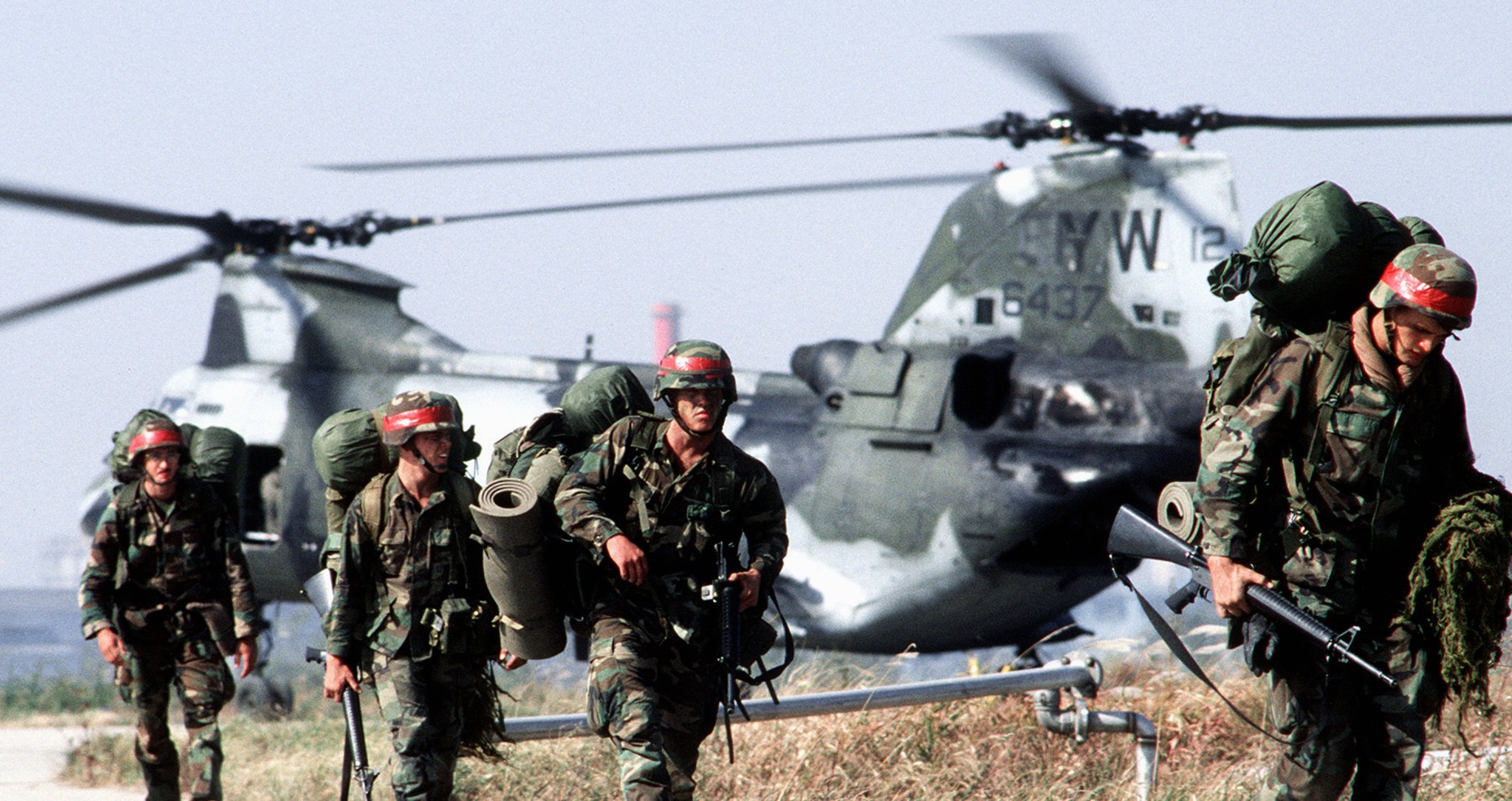 hmm-165 white knights ch-46e sea knight marine medium helicopter squadron usmc valiant blitz 1991