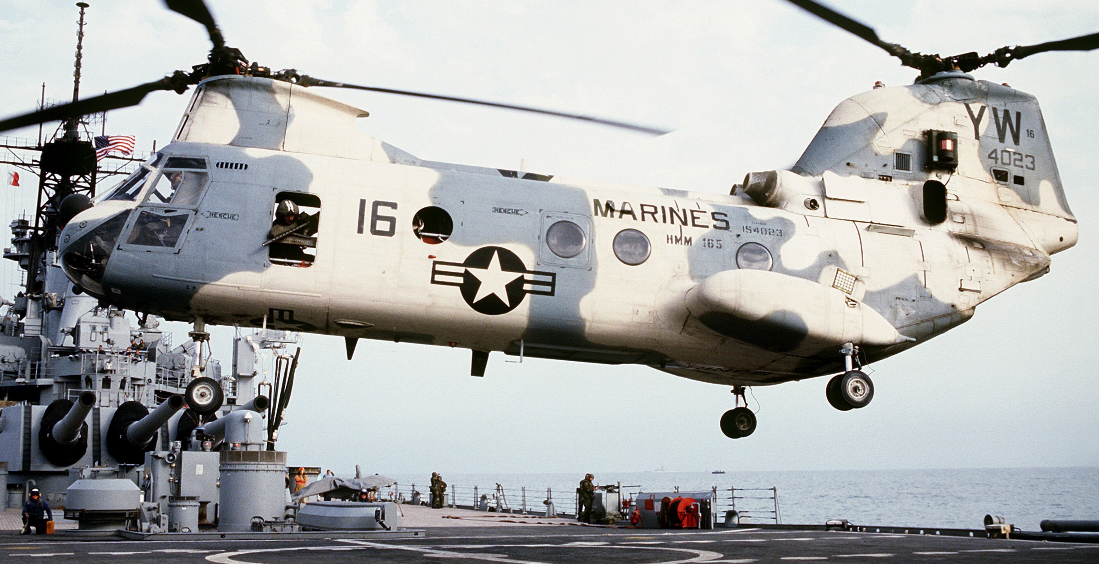 hmm-165 white knights ch-46e sea knight marine medium helicopter squadron usmc uss wisconsin bb-64 desert storm 1991 73