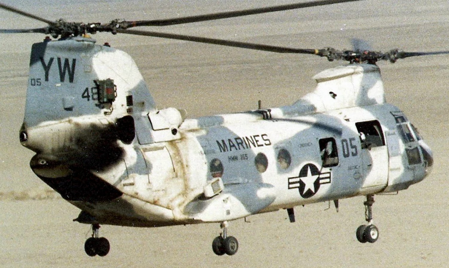 hmm-165 white knights ch-46a sea knight marine medium helicopter squadron usmc kuwait 1990