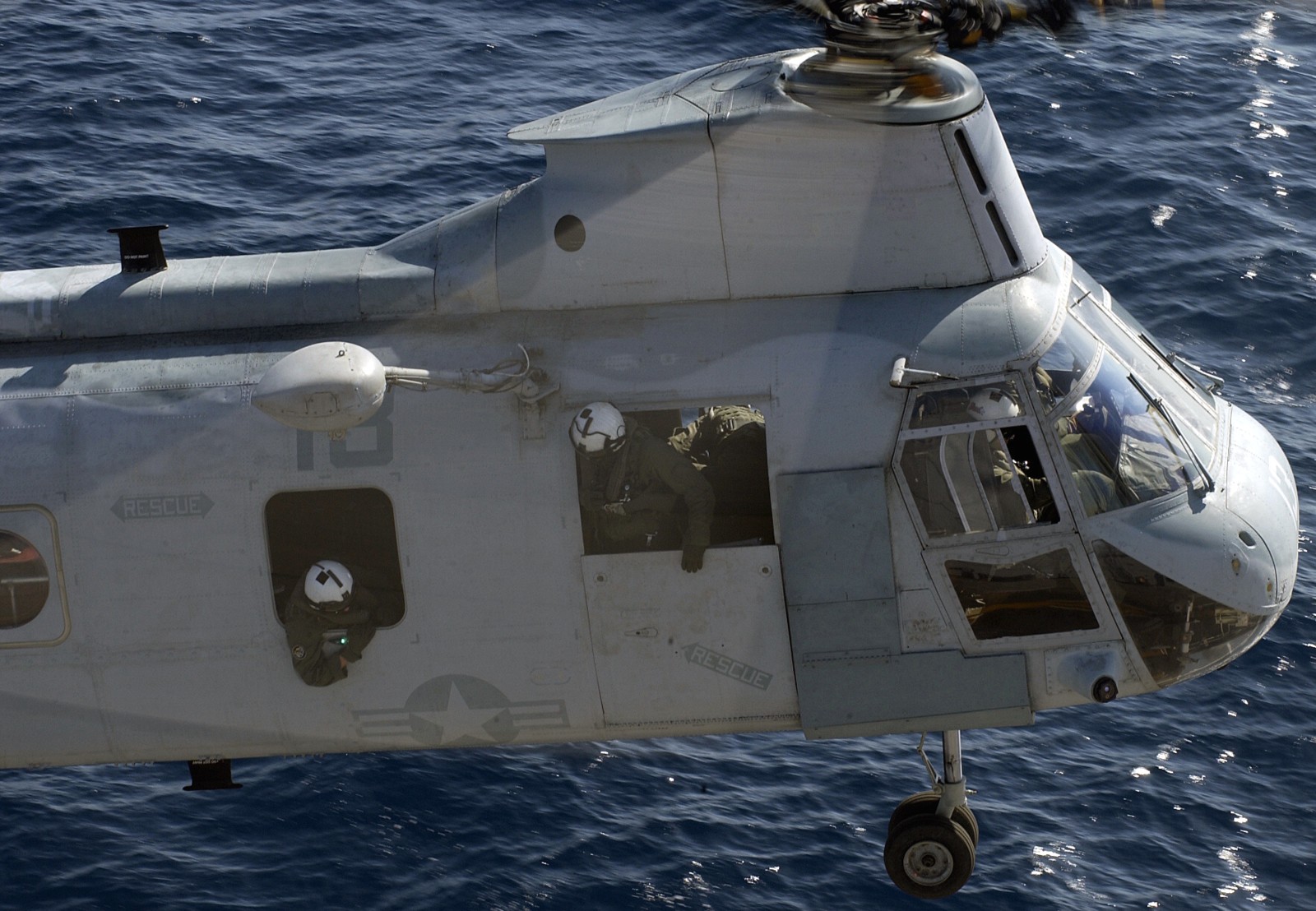 hmm-166 sea elk ch-46e sea knight marine medium helicopter squadron usmc 08