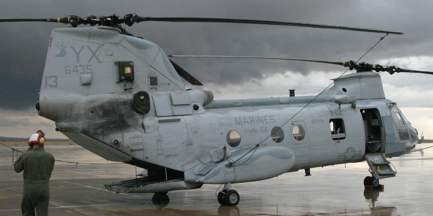 hmm-166 sea elk ch-46e sea knight marine medium helicopter squadron usmc 09